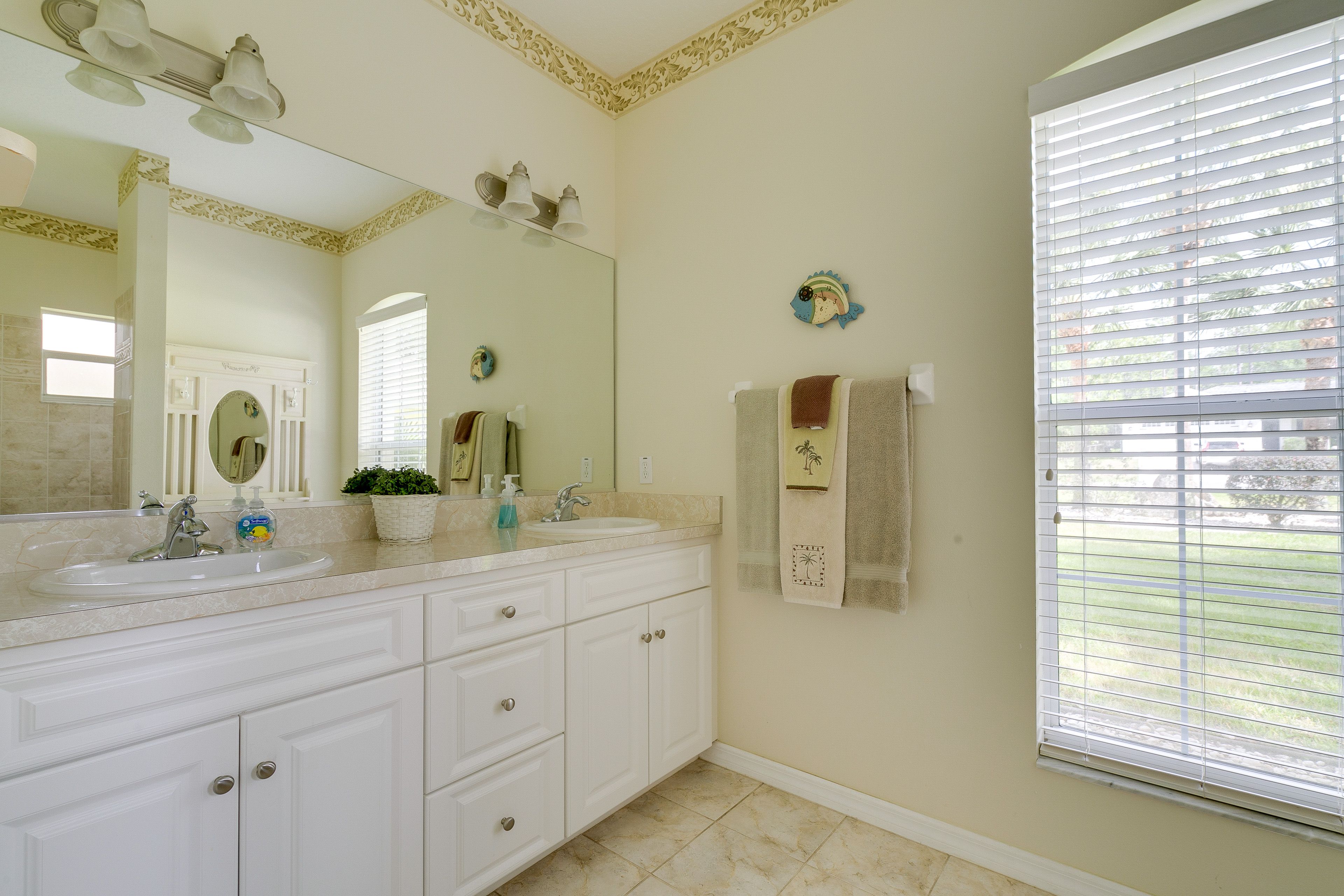 En-Suite Bathroom | Linens & Towels Provided