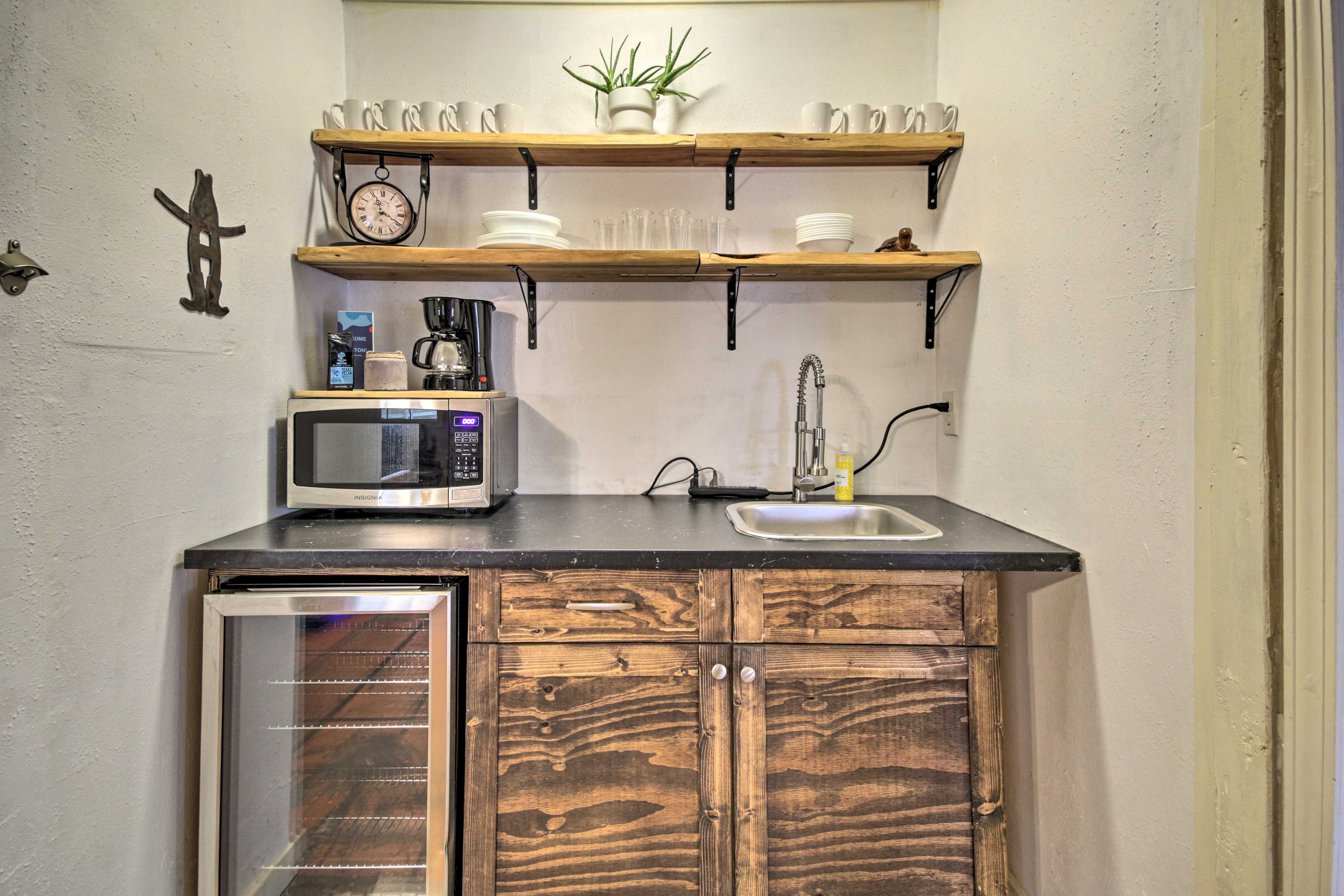 Kitchenette | Well-Equipped