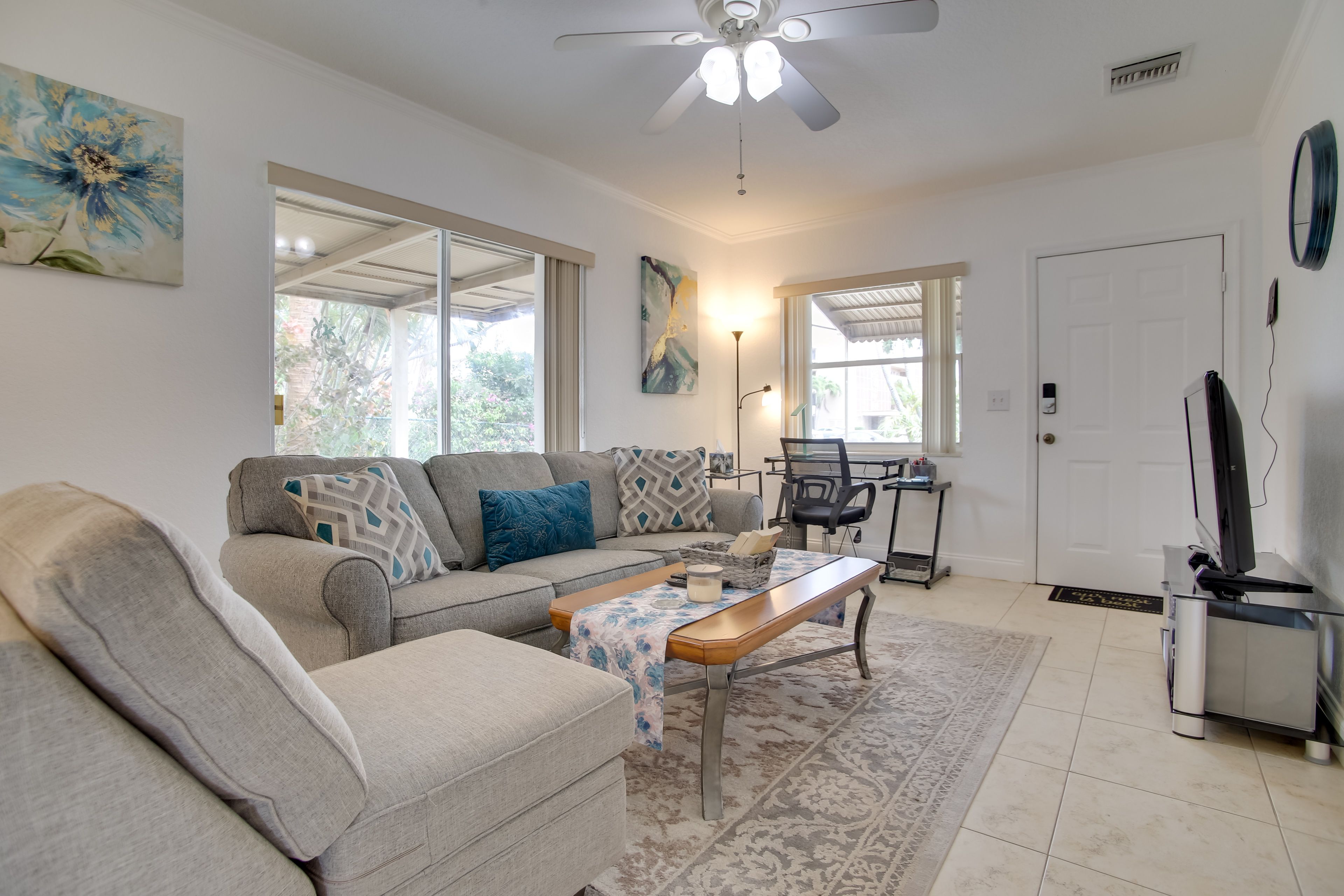 Living Room | Cable TV | Central A/C