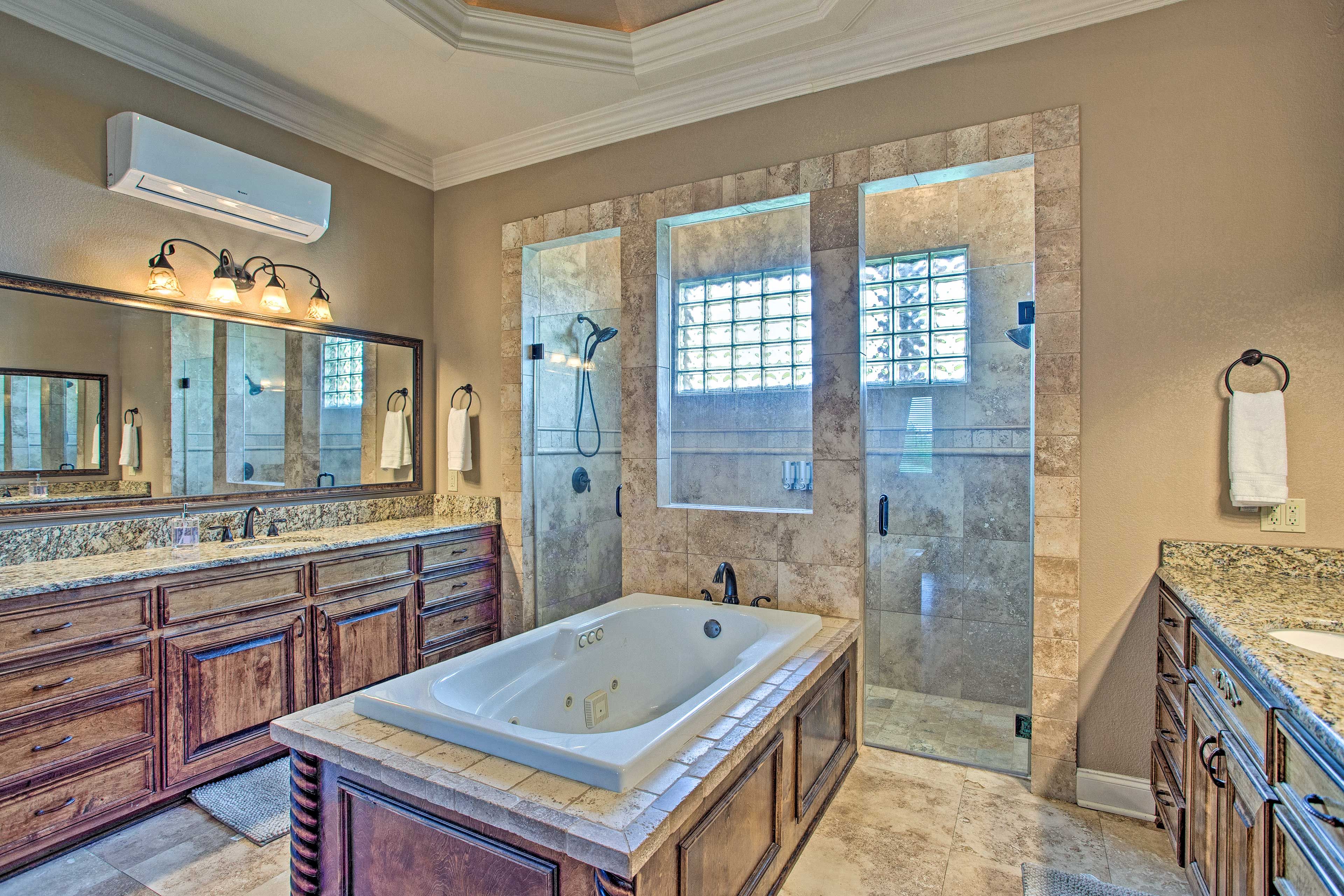 En-Suite Bathroom | Linens & Towels | Complimentary Toiletries | Hair Dryer