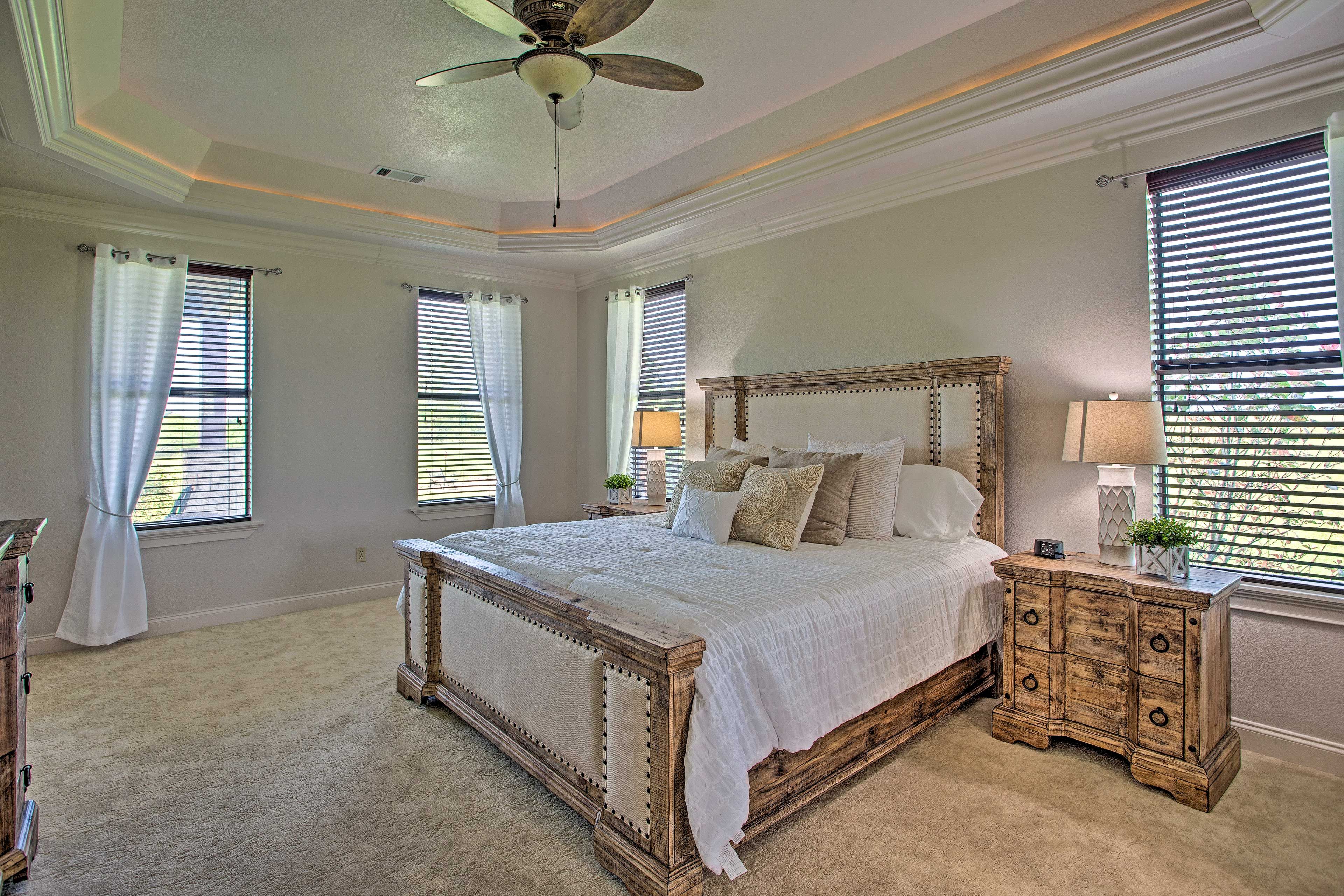 Bedroom 1 | 1st Floor | King Bed | En-Suite Bathroom
