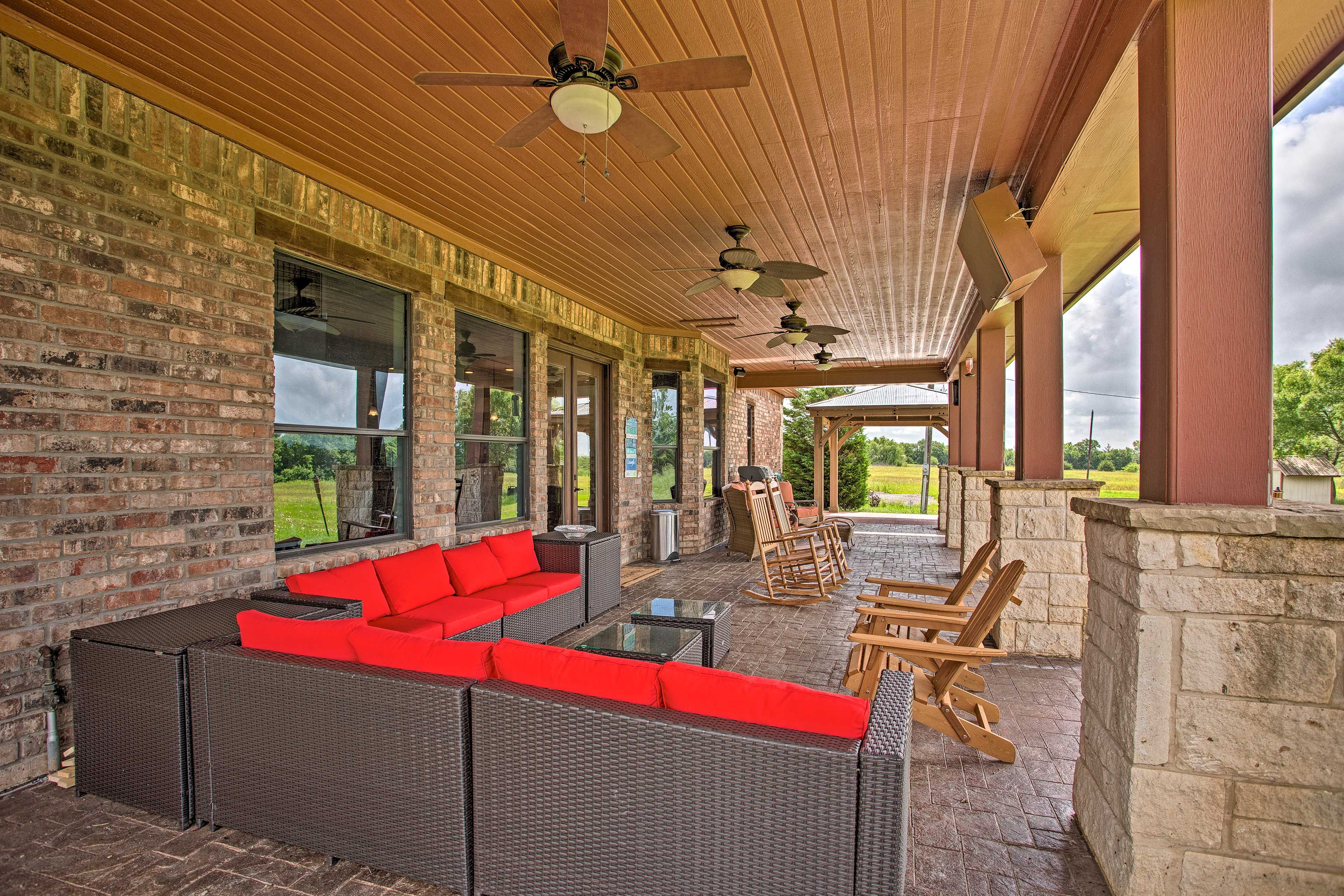 Patio | Shower | Speakers
