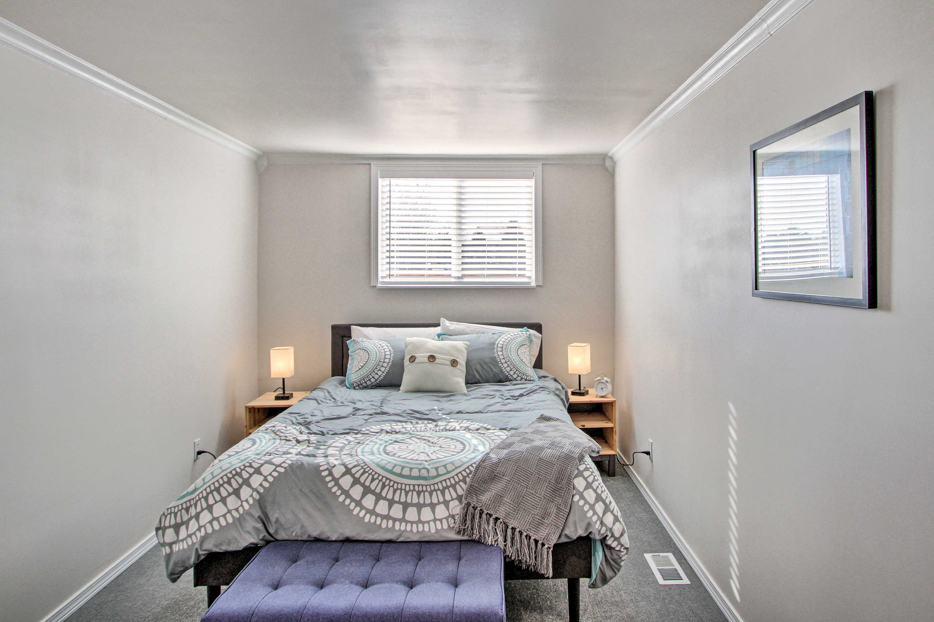 Bedroom 1 | Queen Bed