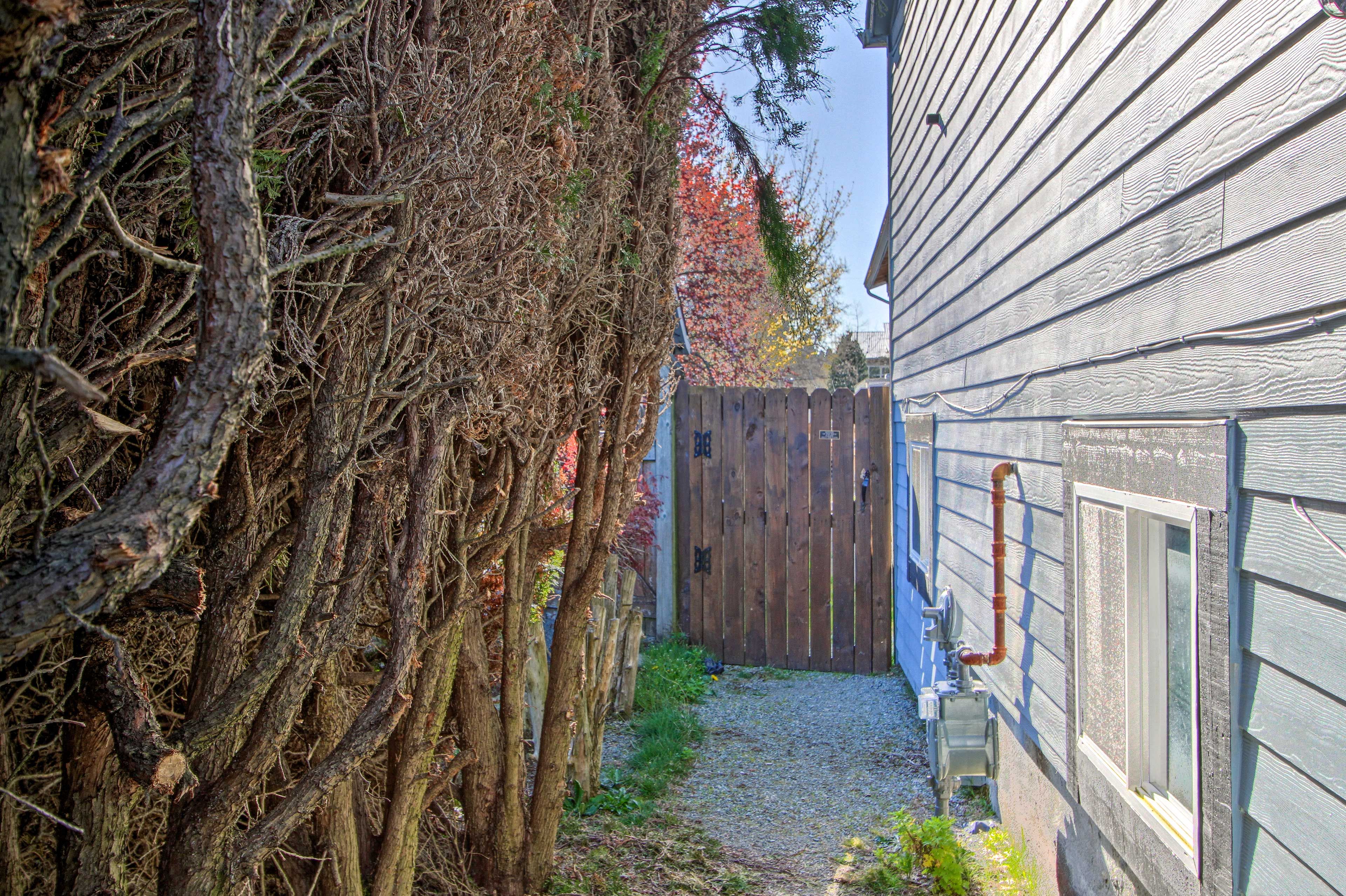 Parking | Driveway (2 vehicles) | Street Parking | RV/Trailer Parking