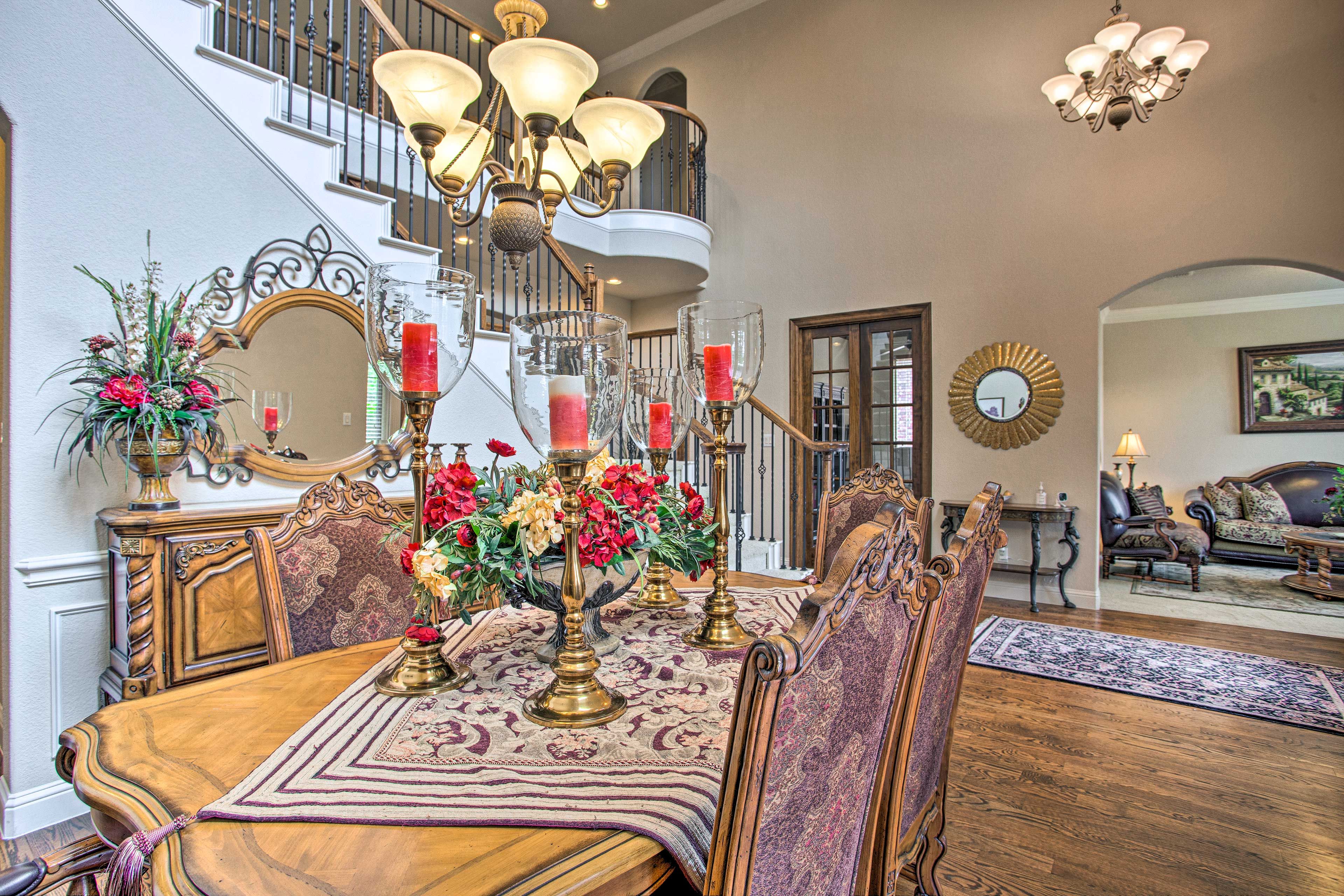 Foyer Dining Area | 1st Floor | Central Air Conditioning
