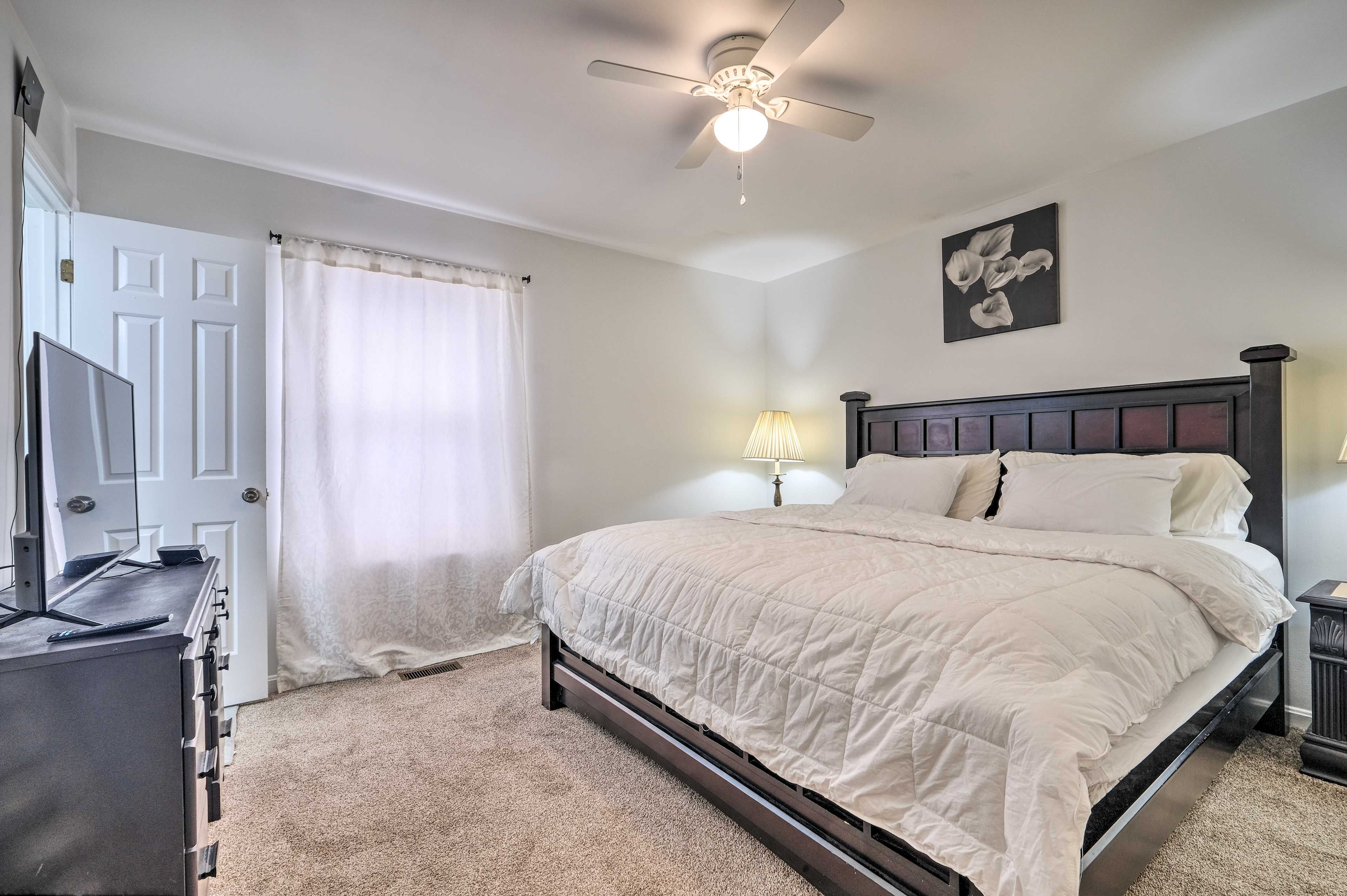 Bedroom 1 | King Bed | Linens Provided