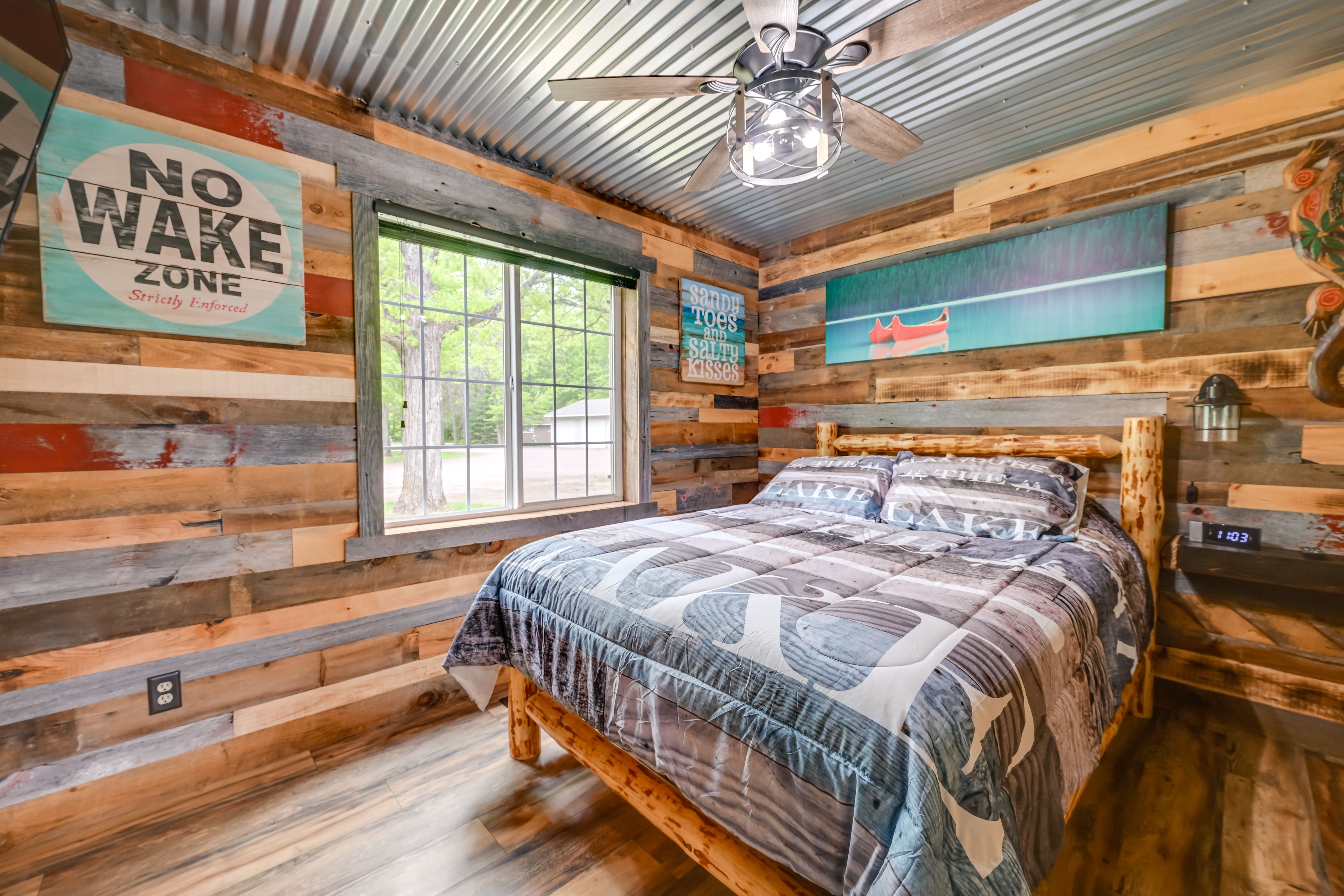 Bedroom 1 | Queen Bed