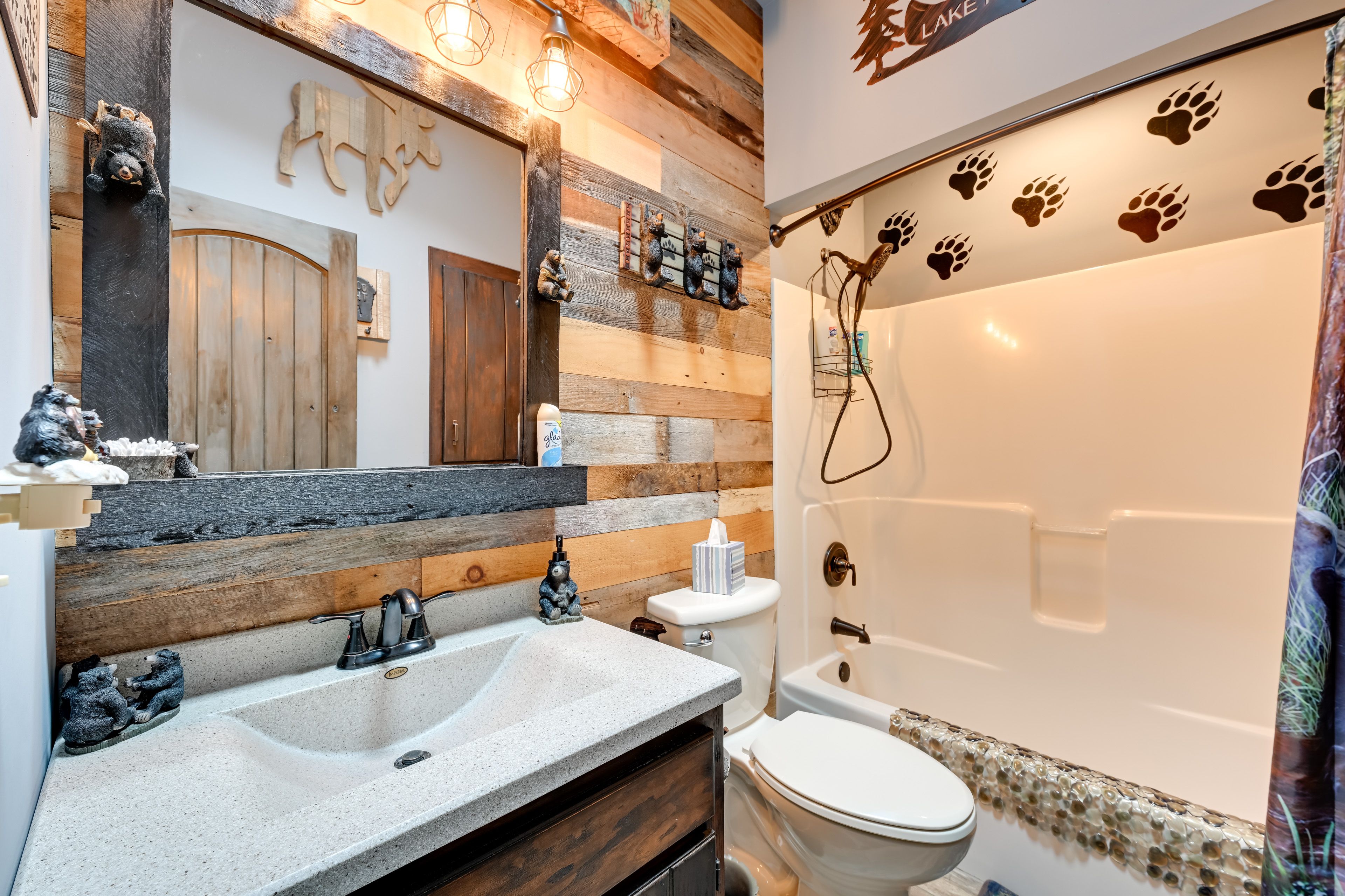 Full Bathroom | Complimentary Toiletries