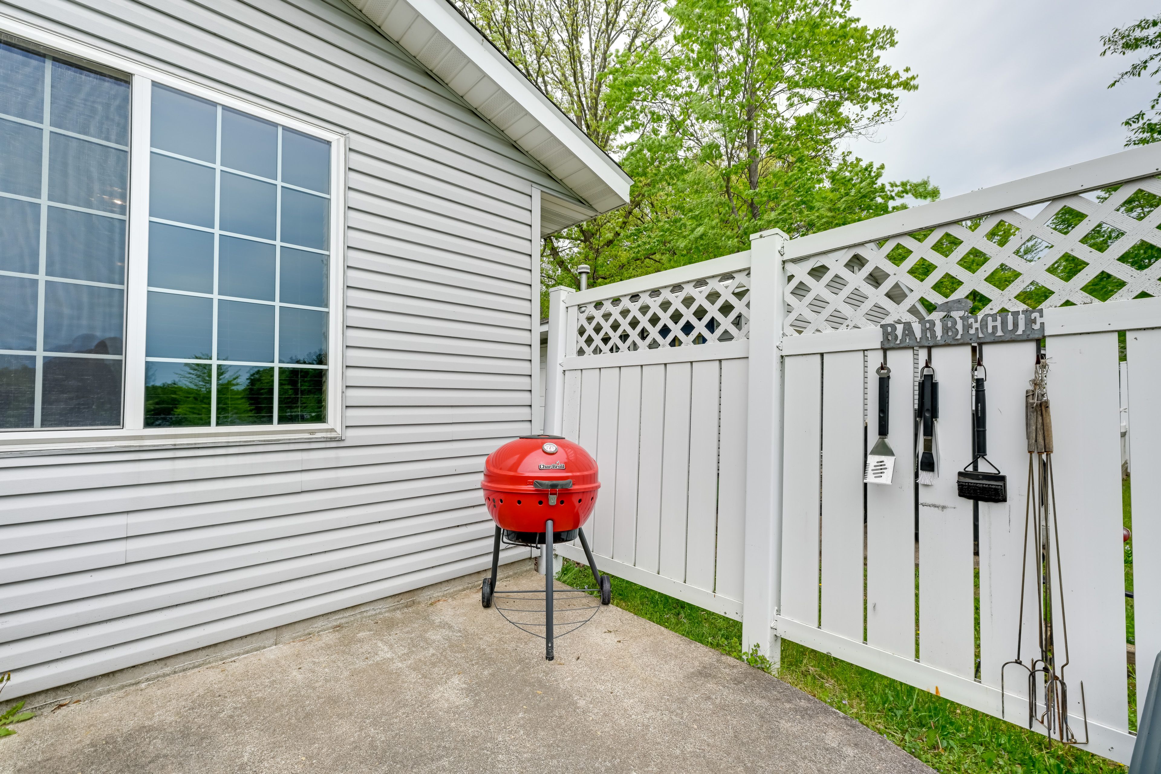 Furnished Patio w/ Charcoal Grill