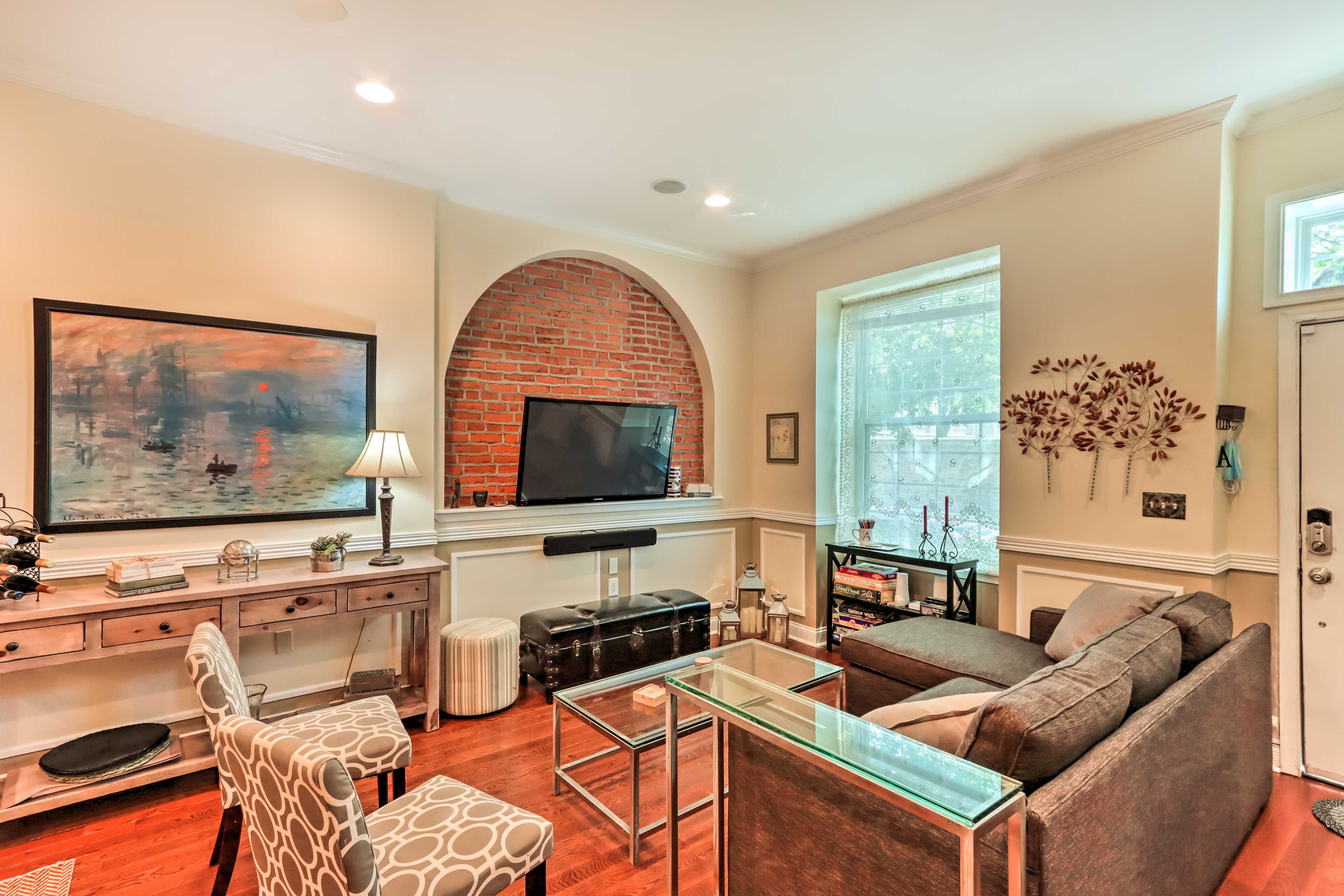 Living Room | Free WiFi | Smart TV