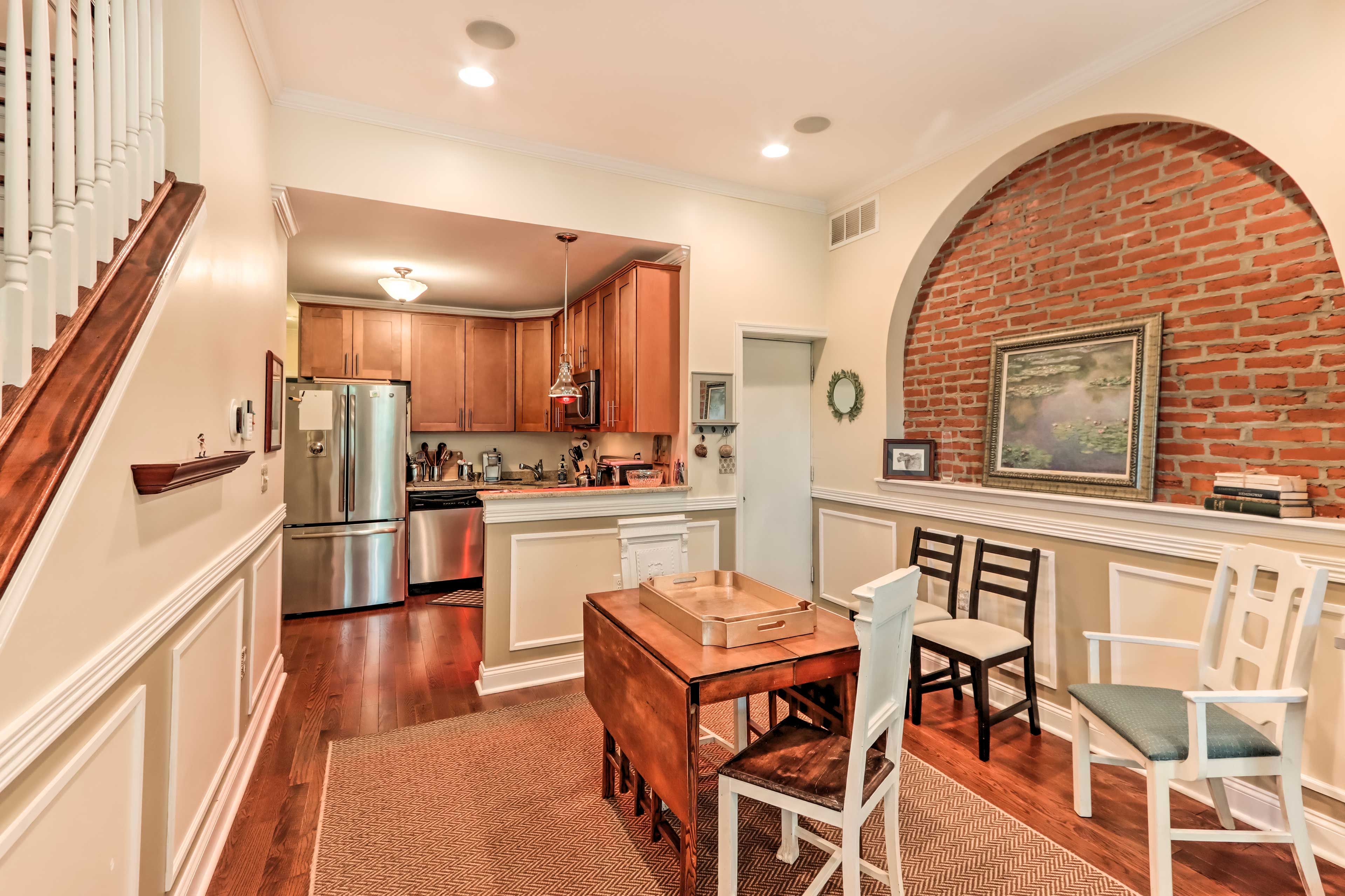 Dining Table | Dishware Provided