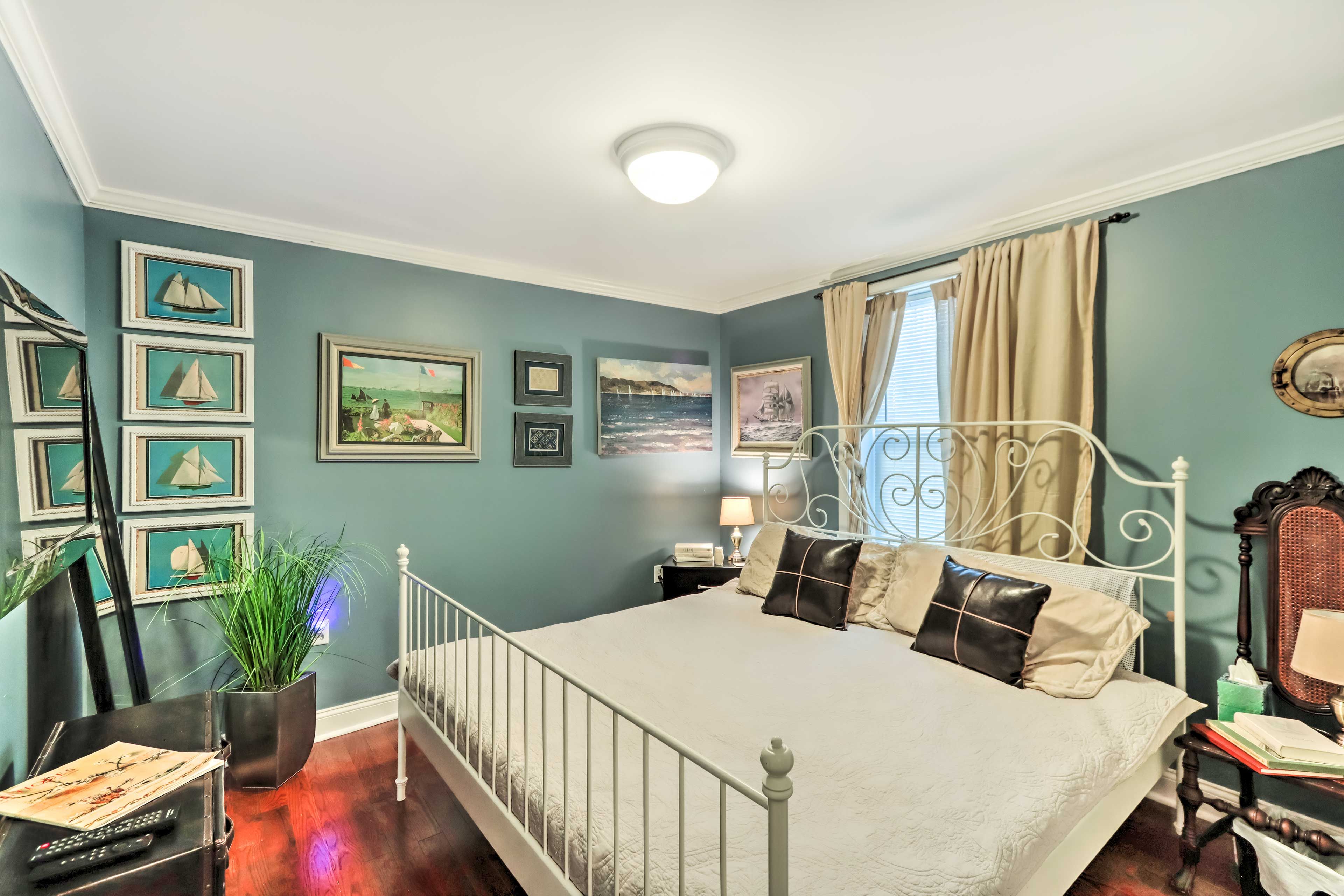 Bedroom 1 | King Bed | Linens Provided