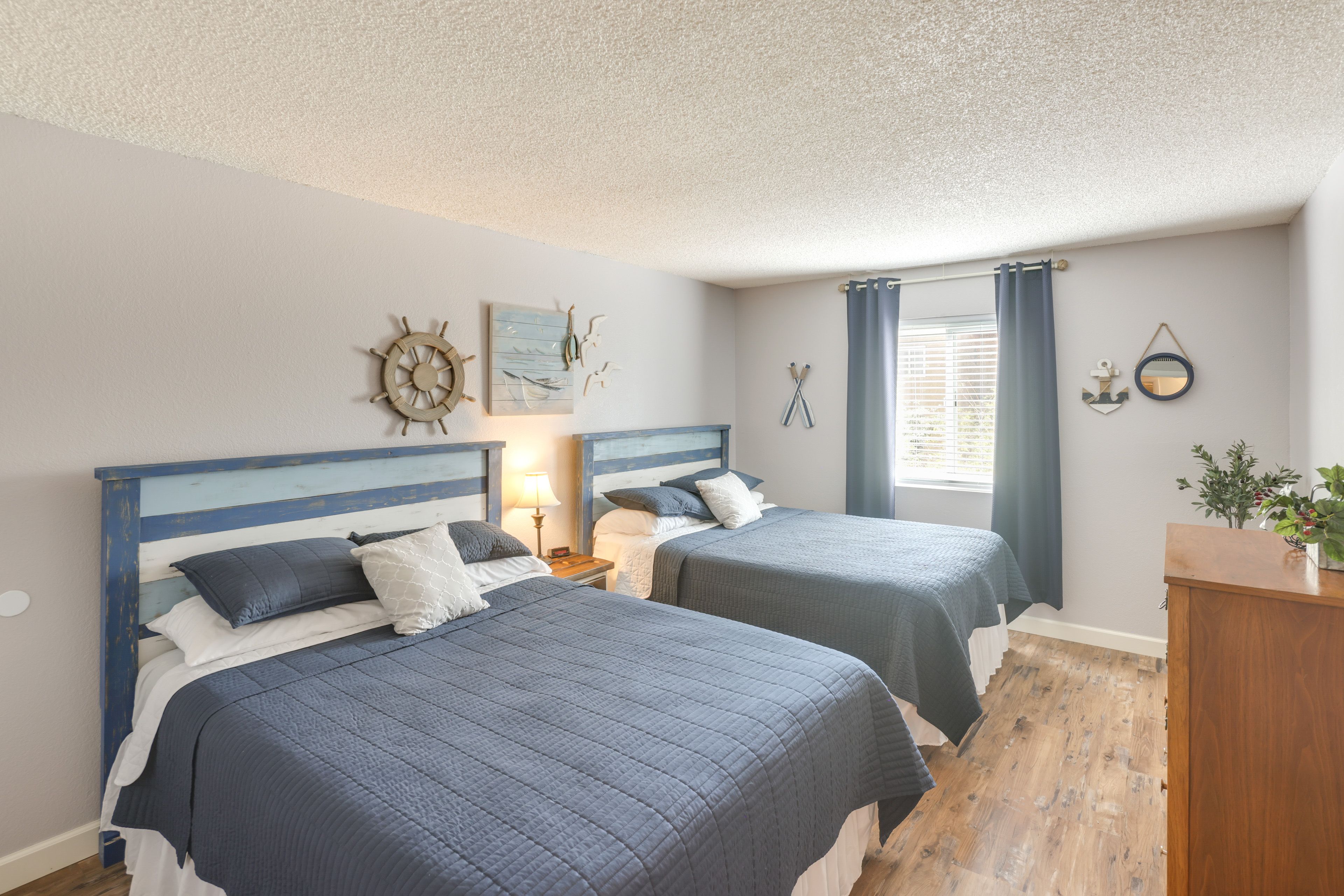 Bedroom | 2 Queen Beds | Smart TV