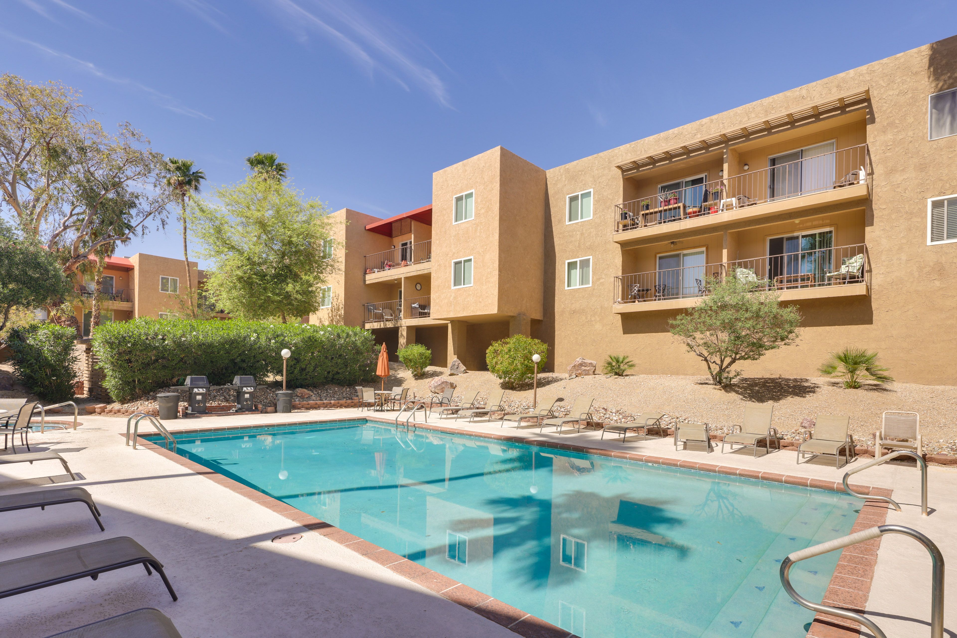 Community Amenities | Pool & Hot Tub