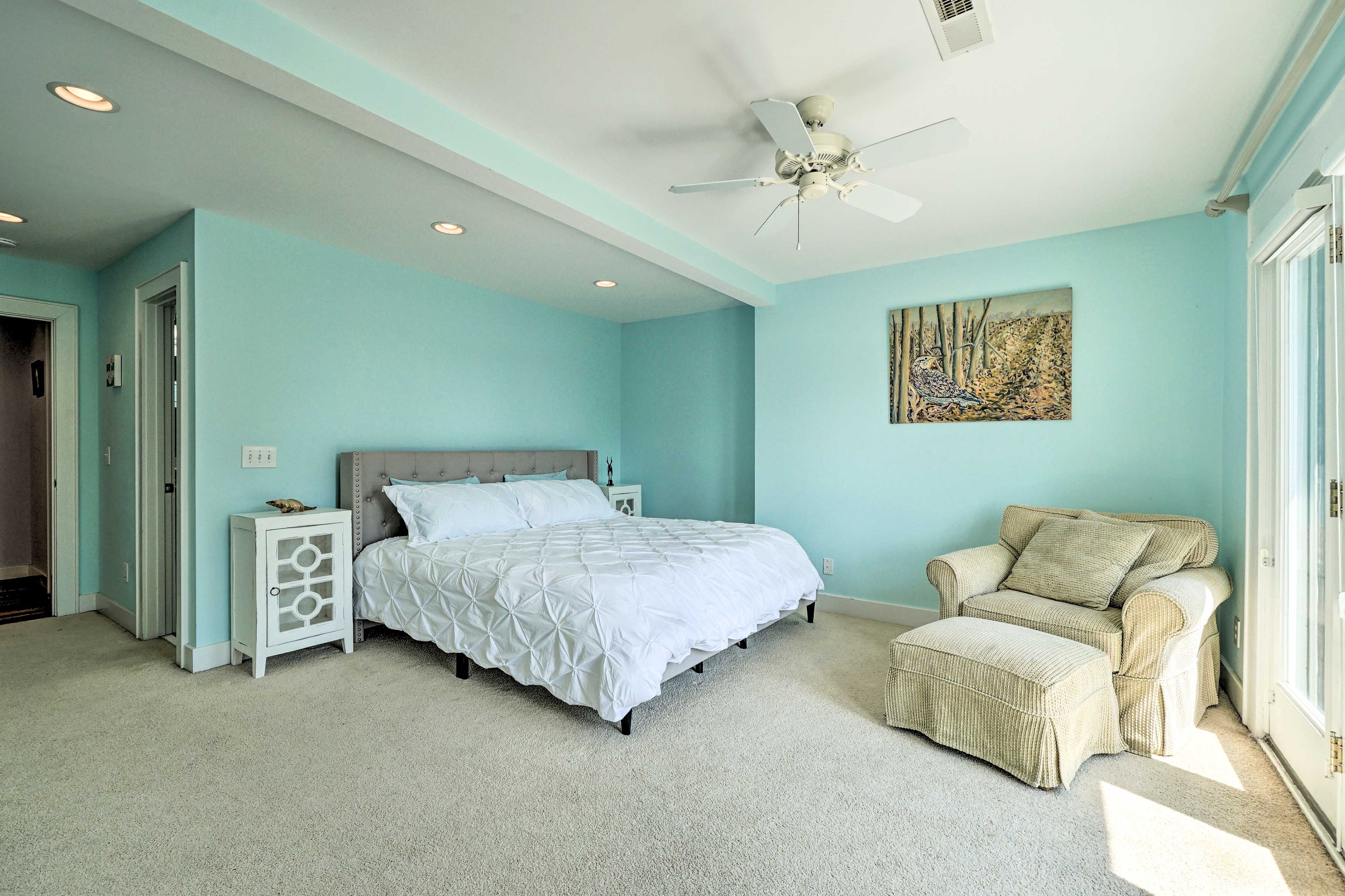 Bedroom 1 | 2nd Floor | King Bed | En-Suite Bathroom | Walk-in Closet
