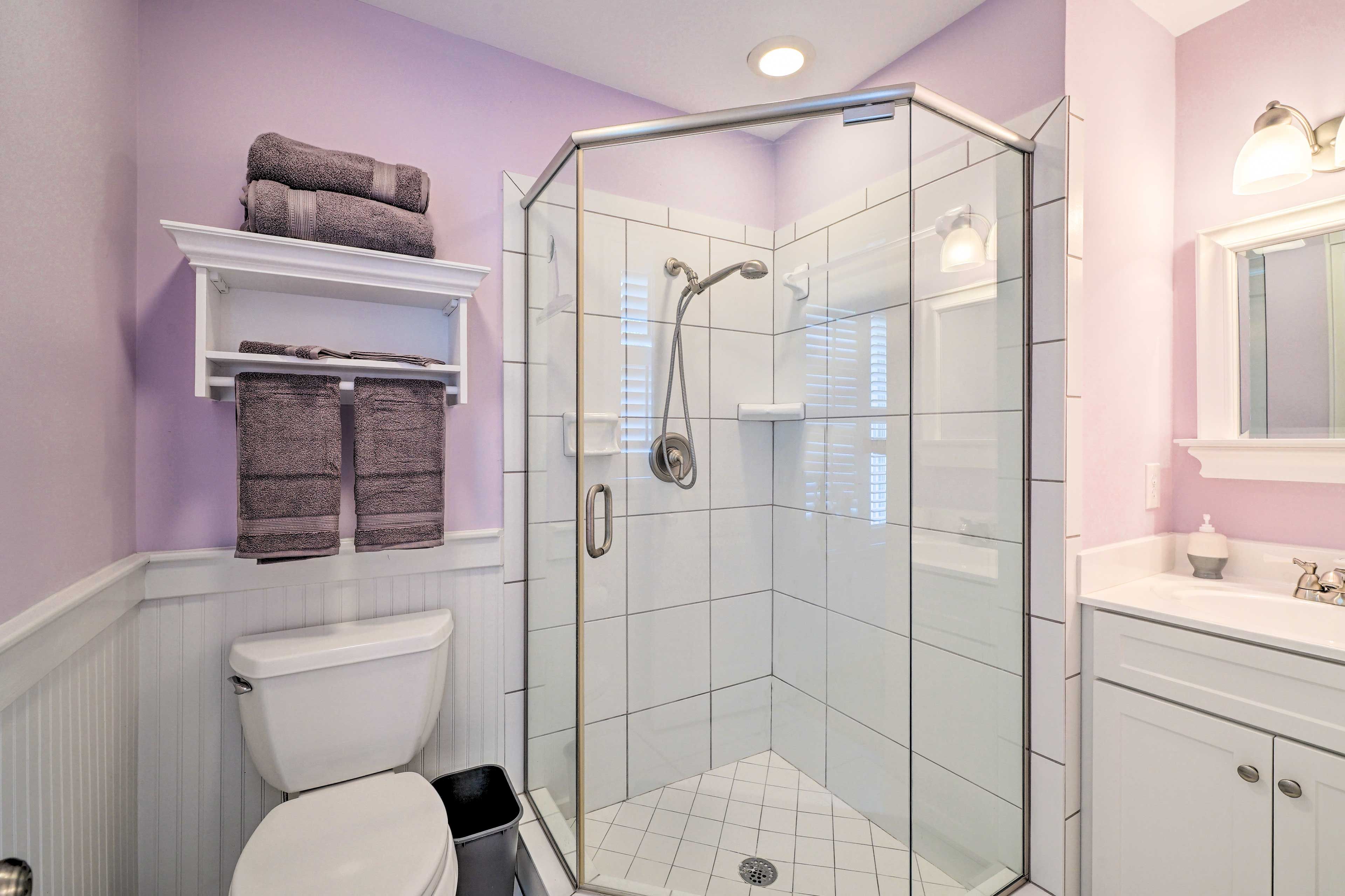 Full Bathroom | Access via Bedroom 2