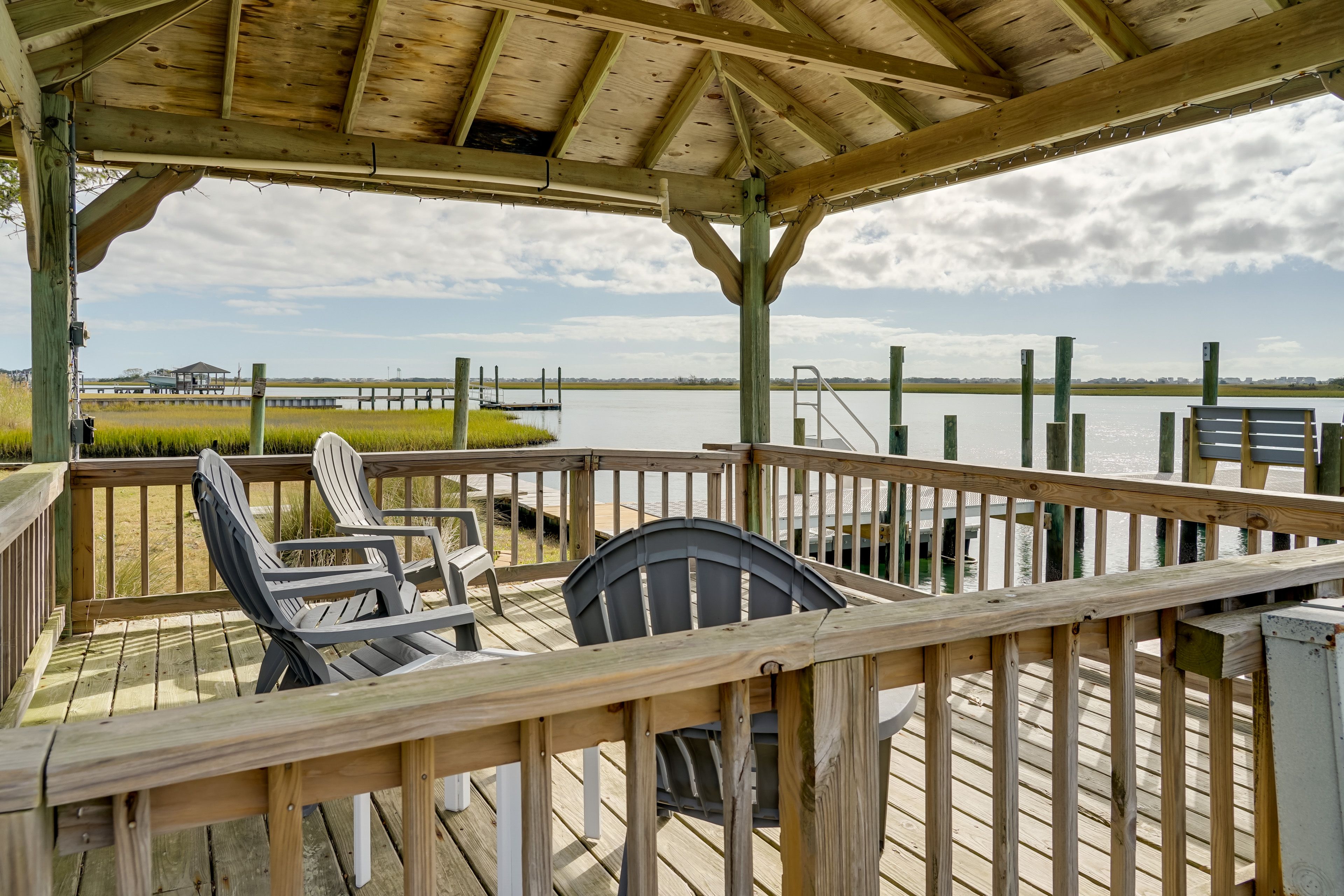 Hampstead Vacation Rental | 3BR | 3.5BA | Stairs Required | 3,183 Sq Ft