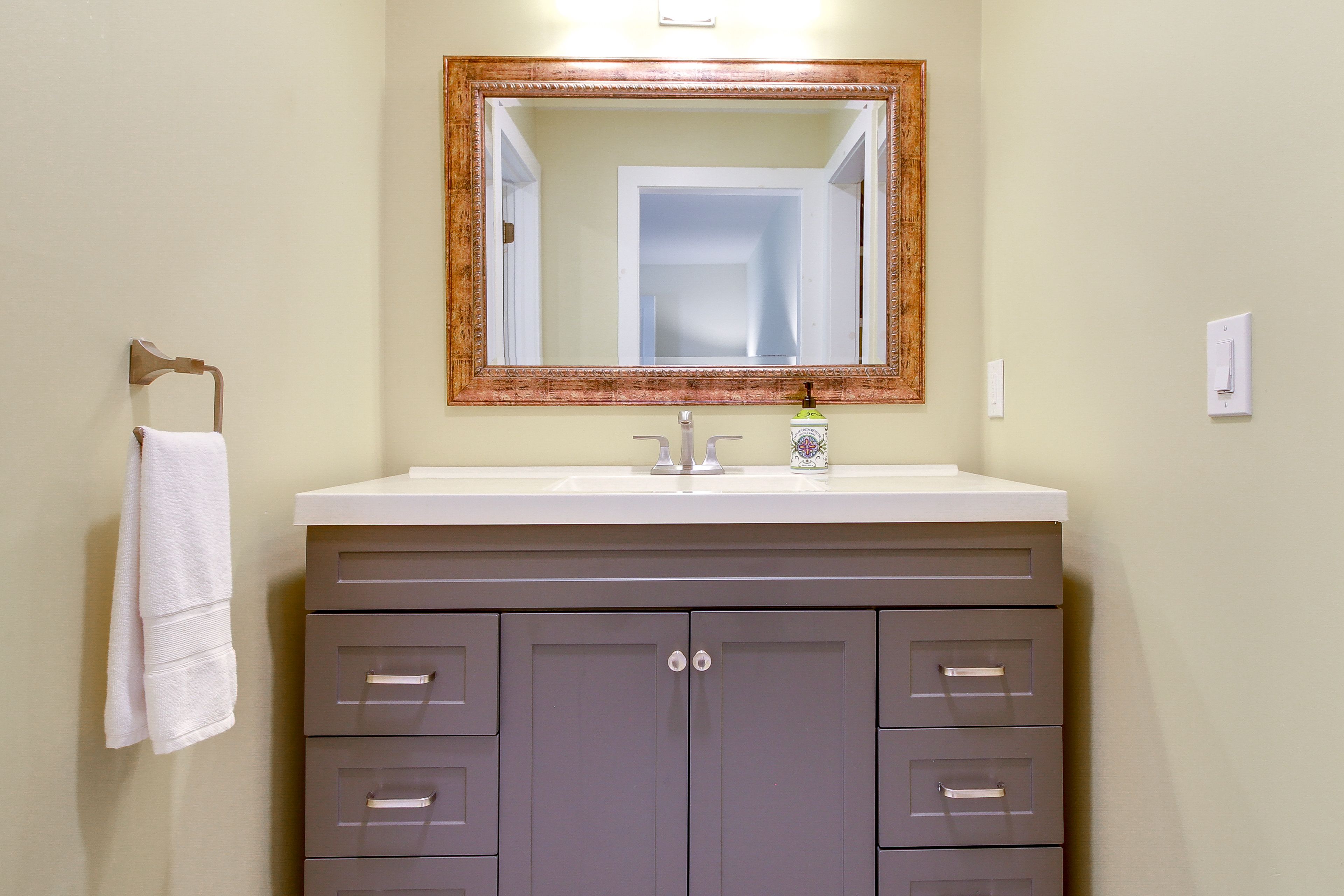 Full Bathroom | Towels Provided | Complimentary Toiletries