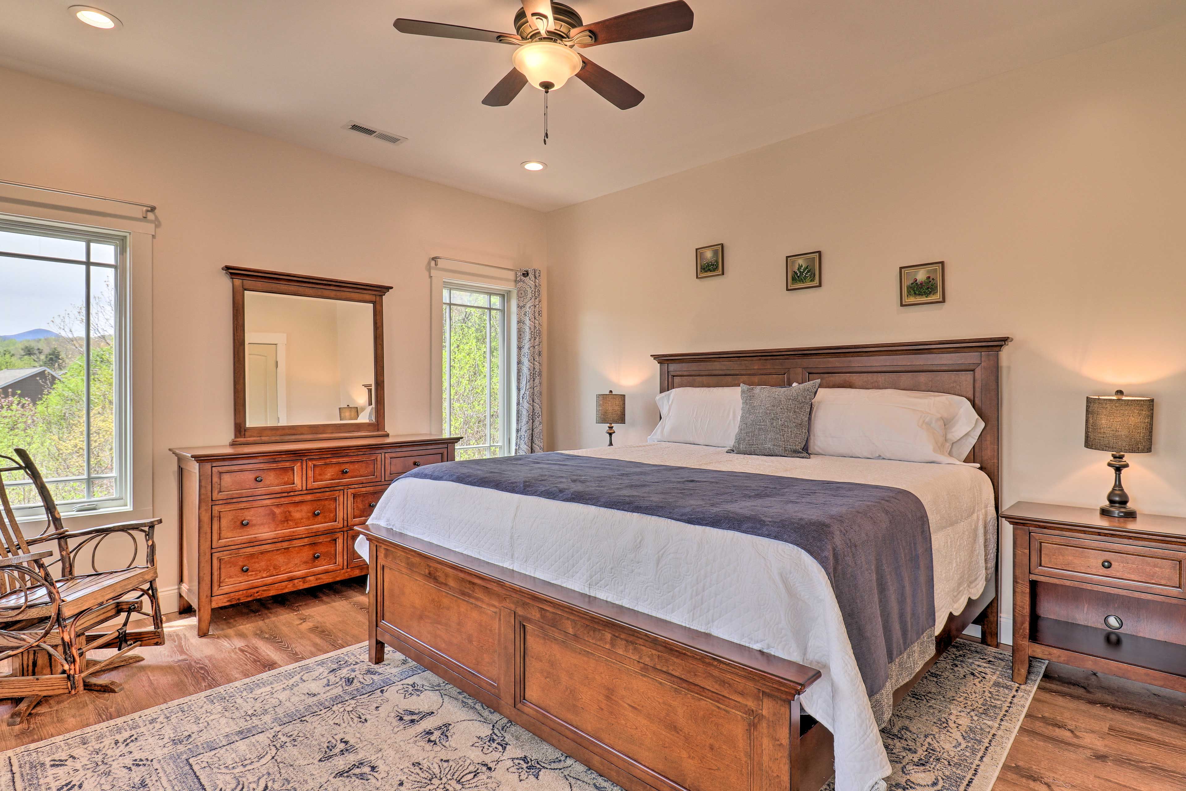 Bedroom 2 | King Bed | Linens Provided