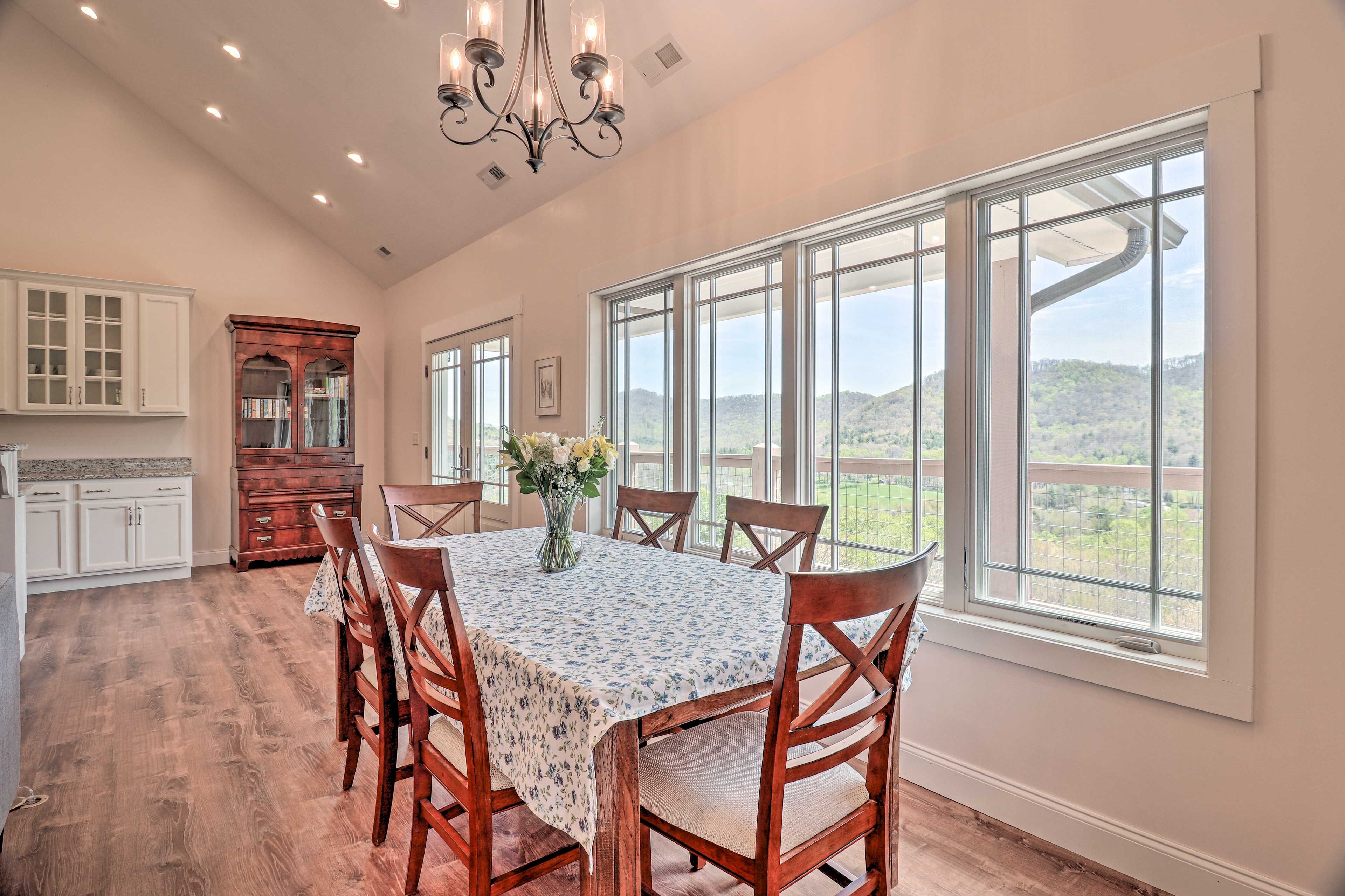 Living Room | Dining Area