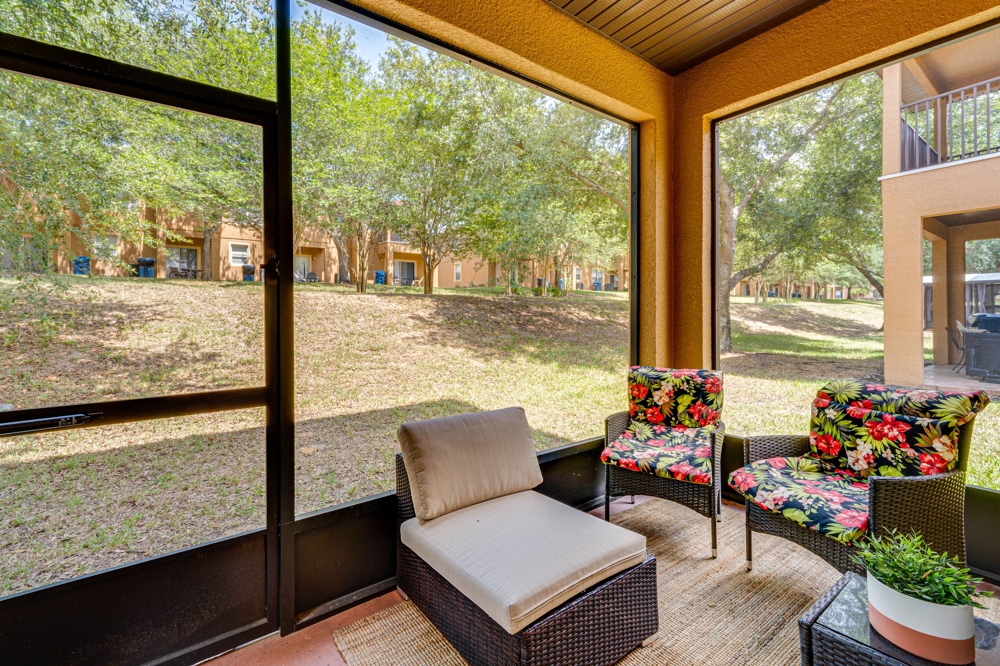Screened-In Porch | Outdoor Seating
