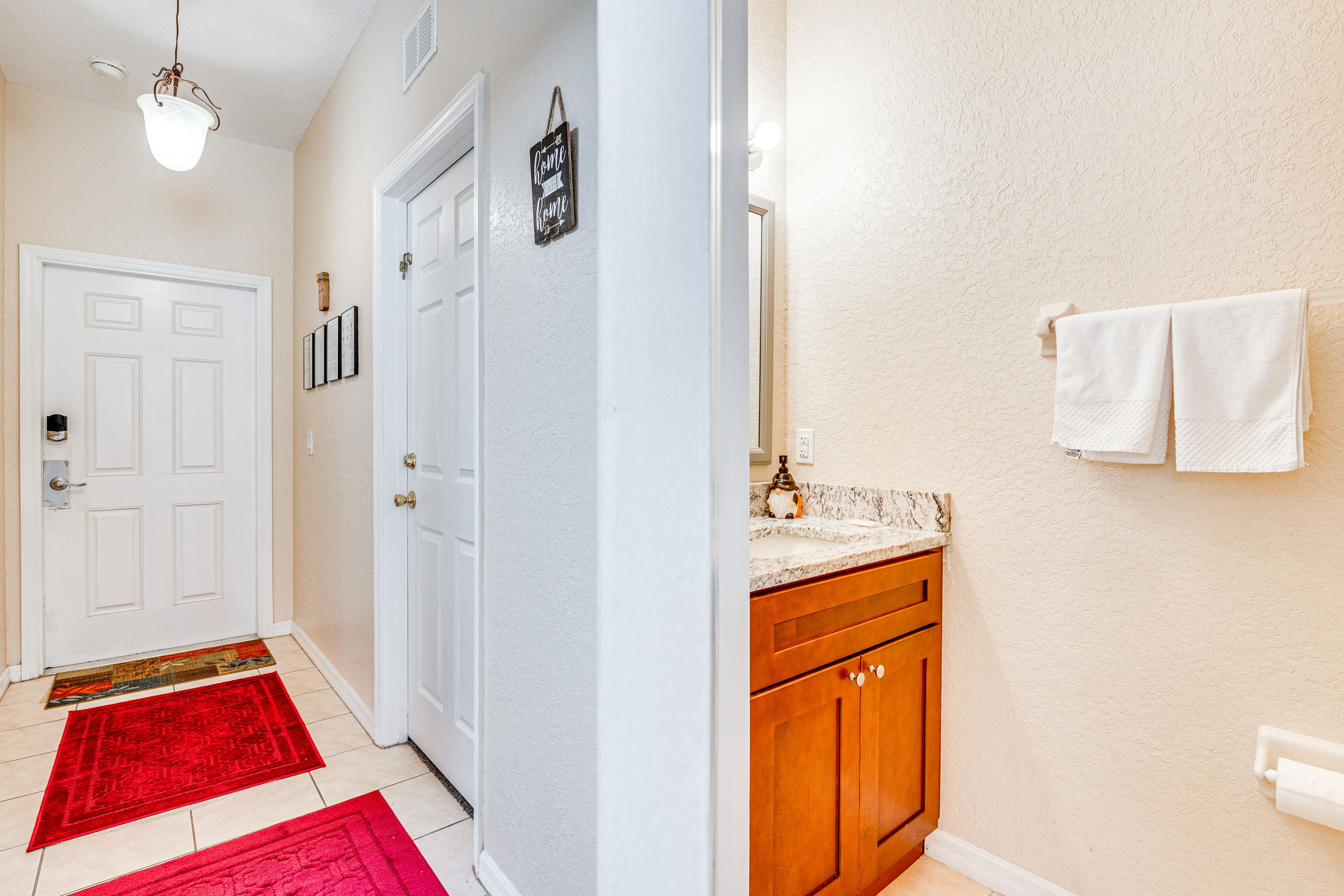 Half Bathroom | 1st Floor | Complimentary Toiletries | Hair Dryer