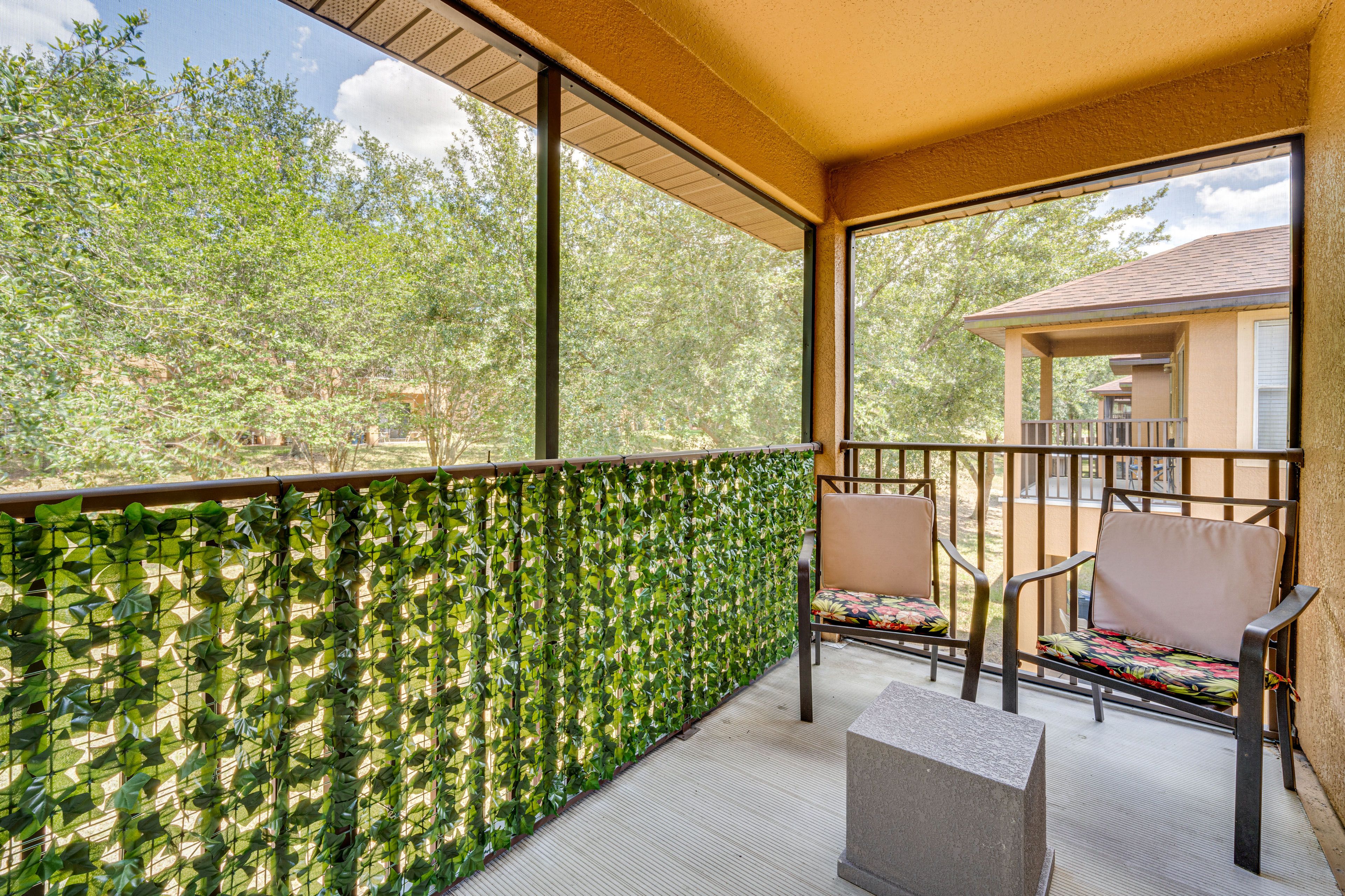 Screened-In Balcony | Outdoor Seating