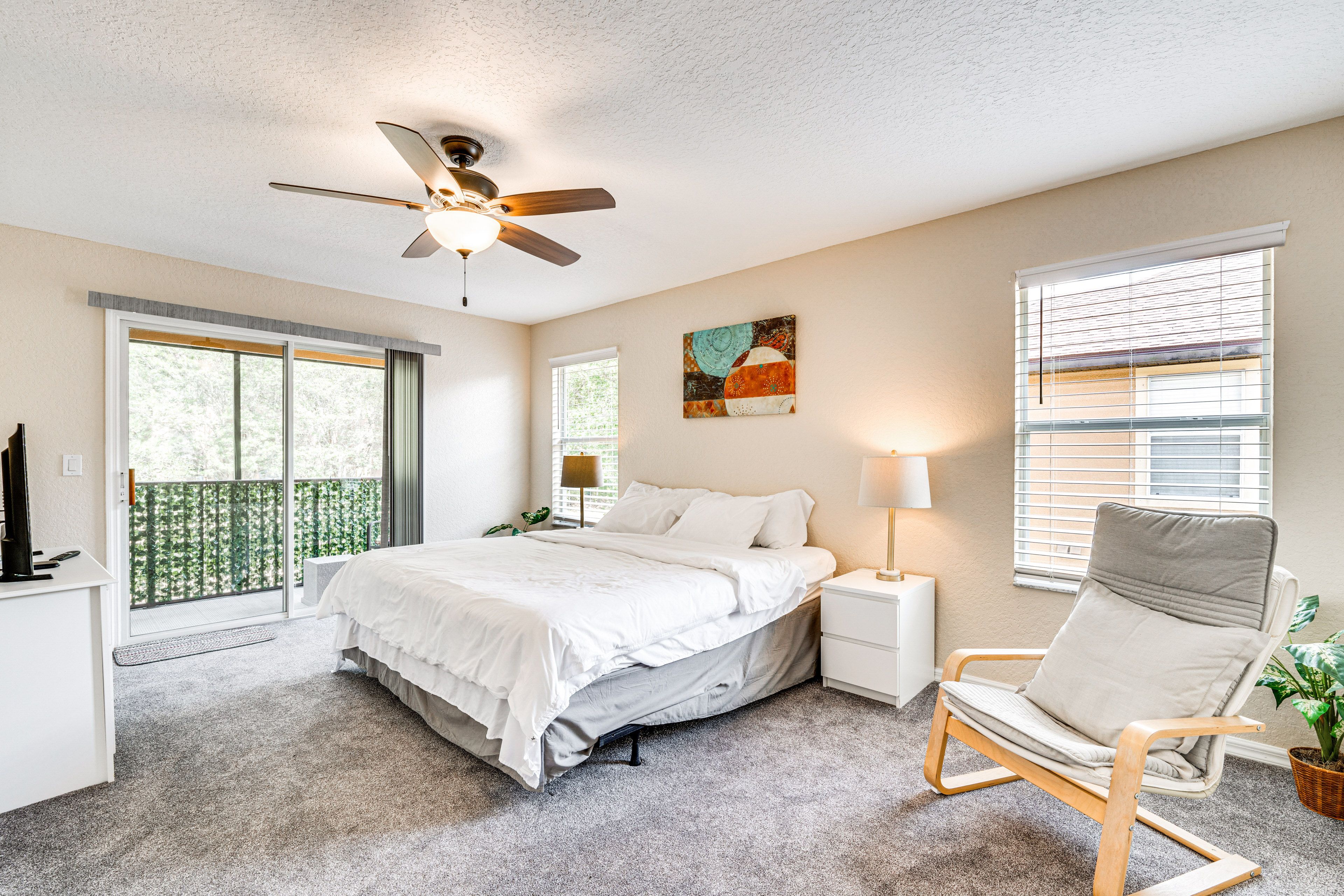 Bedroom 1 | 2nd Floor | King Bed | Smart TV | En-Suite Bathroom | Balcony Access