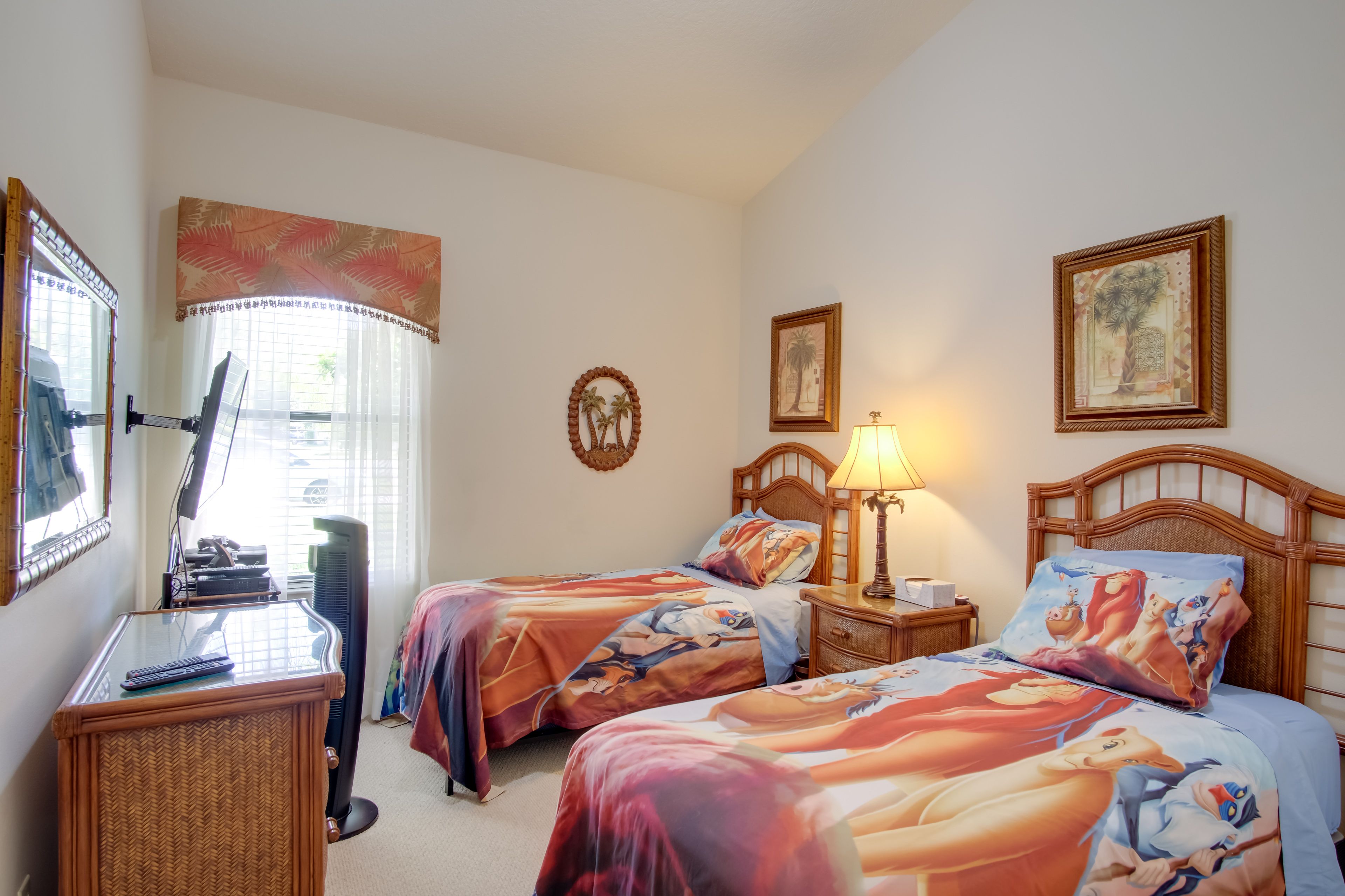 Bedroom 3 | 2 Twin Beds | Smart TV