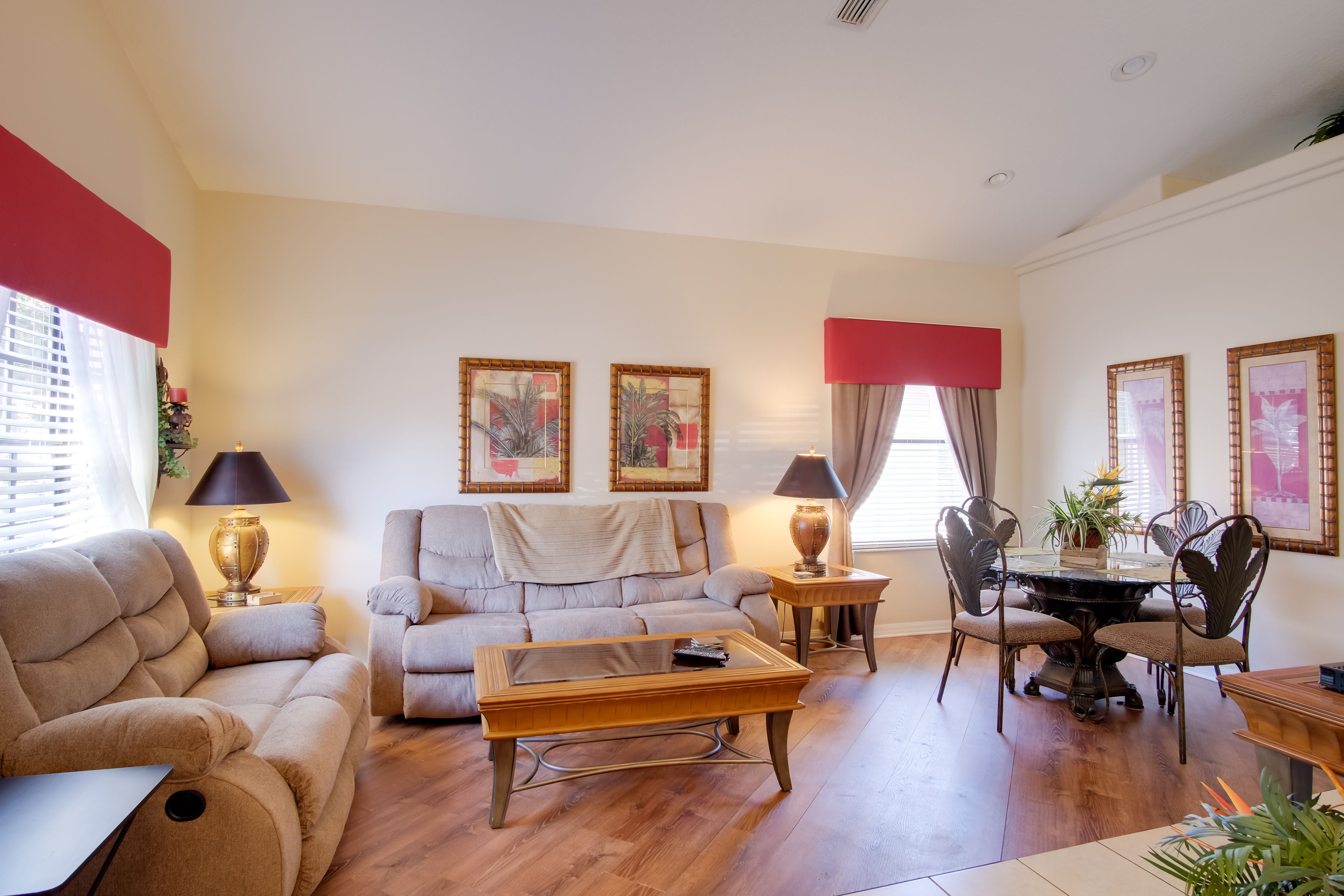 Living Room | Smart TV | Central A/C | Dining Table