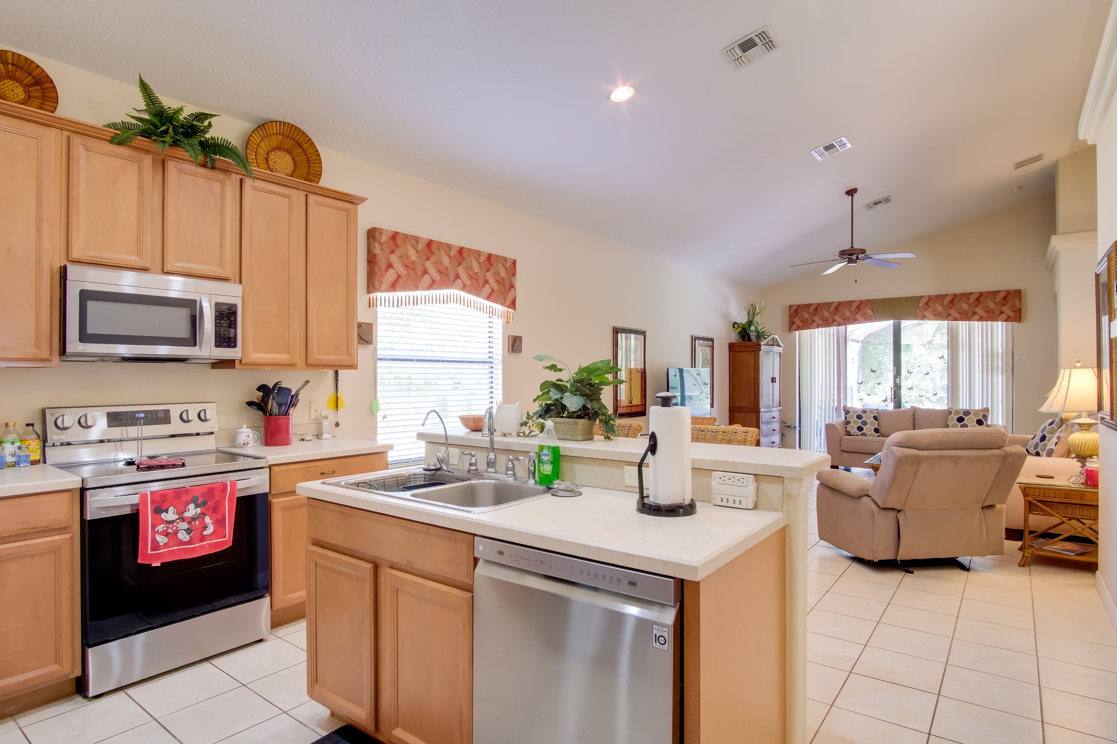 Kitchen | Cooking Basics & Spices | Keurig & Drip Coffee Makers