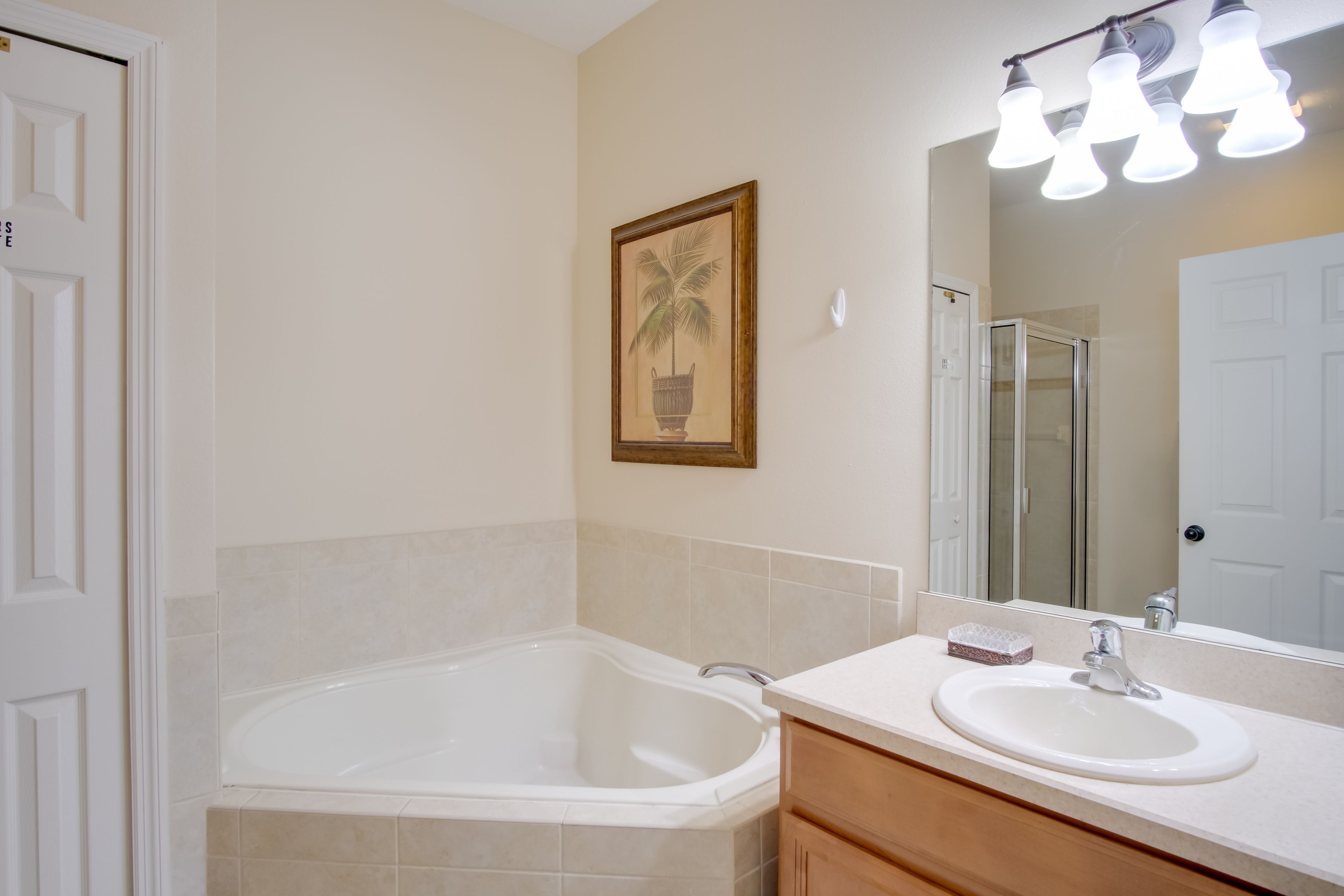 En-Suite Bathroom | Towels & Linens Provided