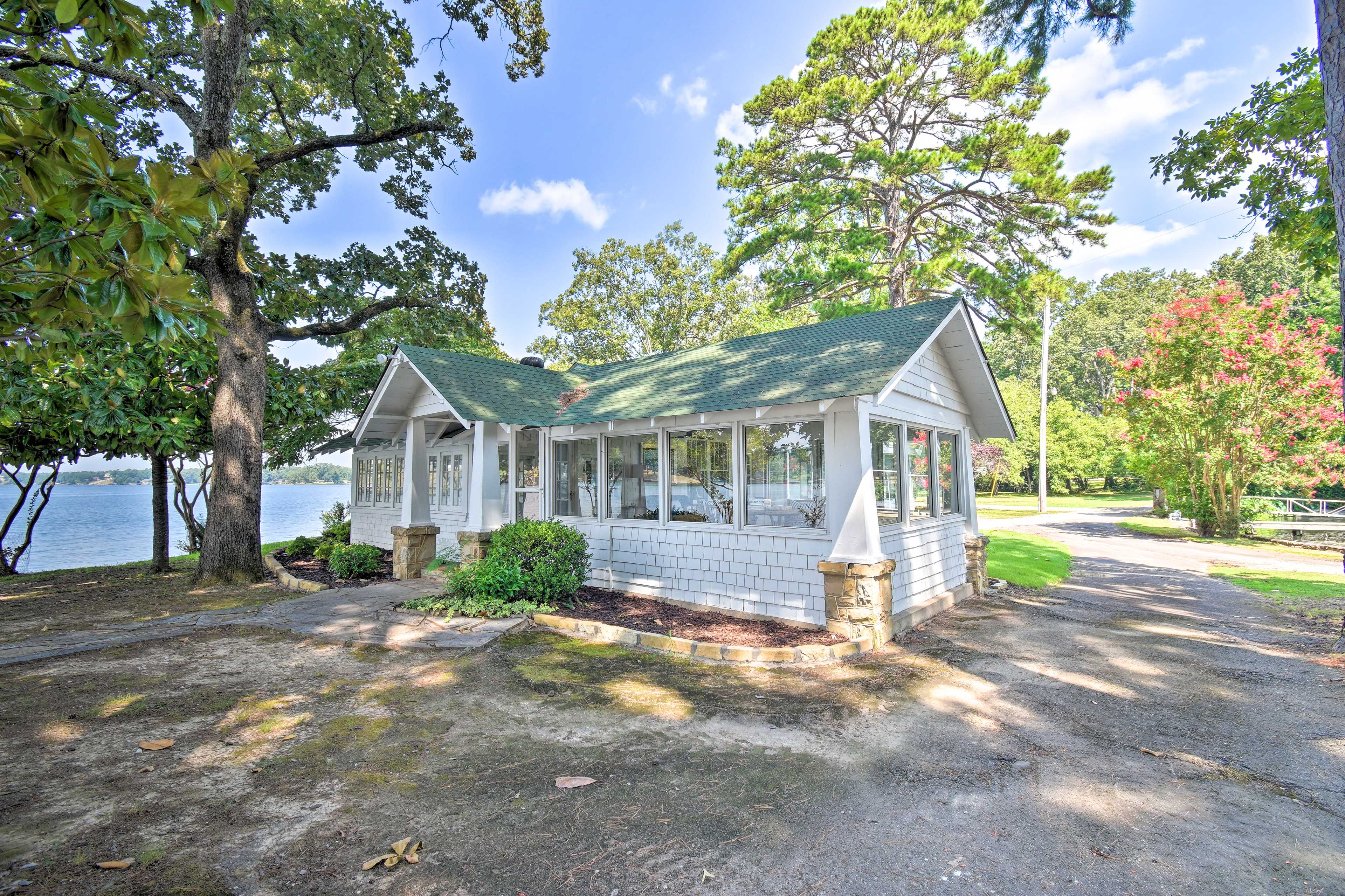 Parking | Driveway (6 Vehicles) | RV/Trailer Parking