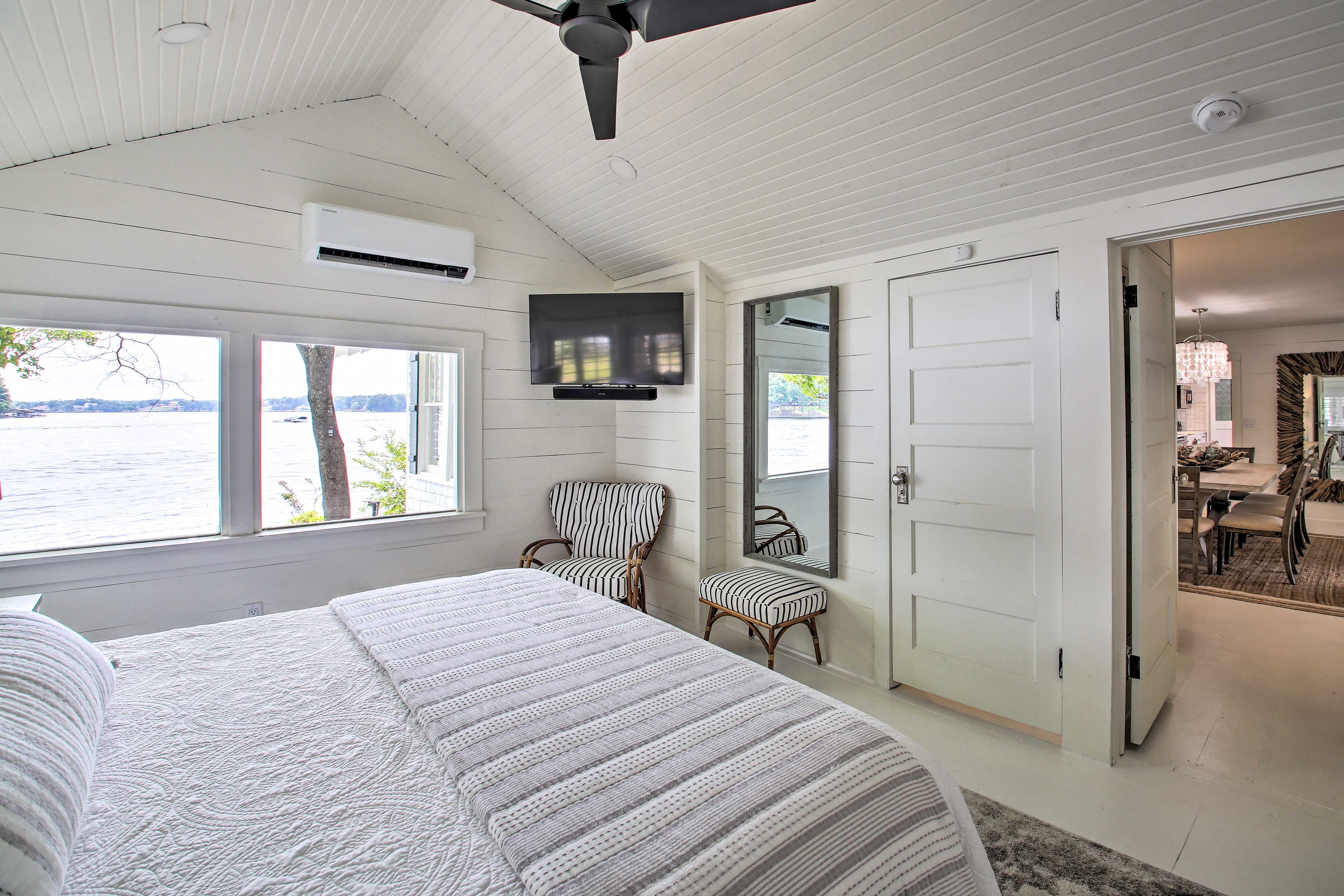 Bedroom 1 | Smart TV