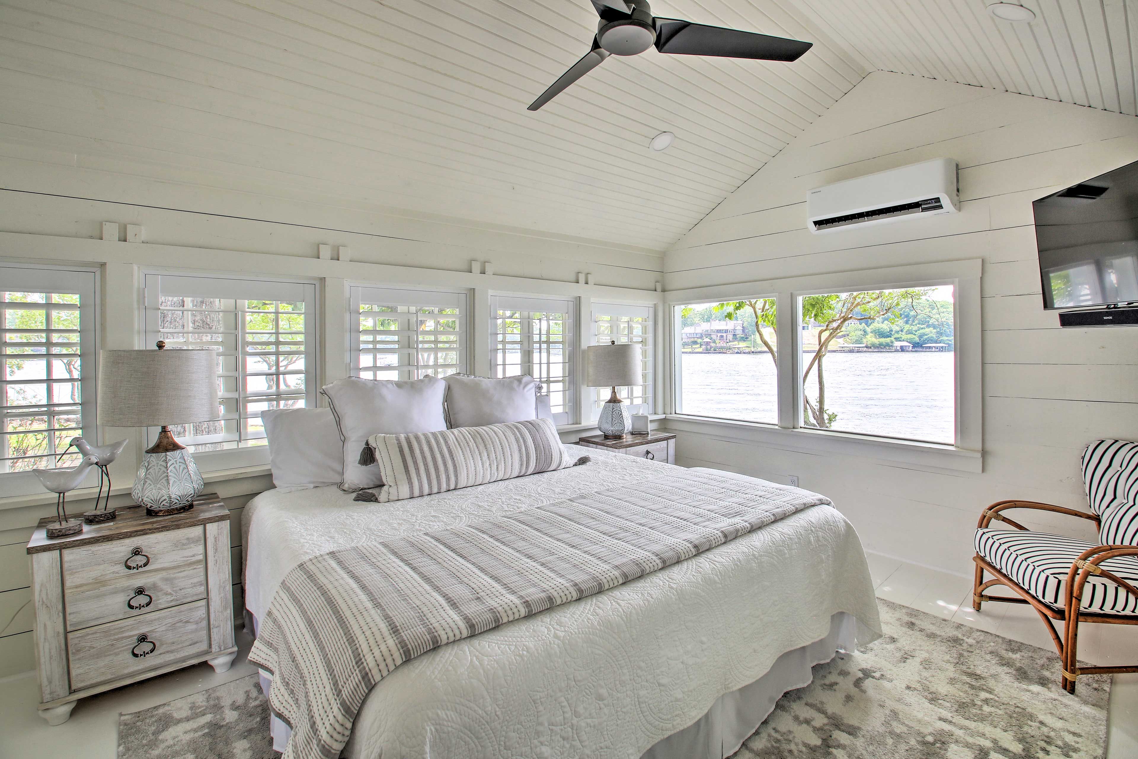 Bedroom 1 | King Bed | Linens Provided