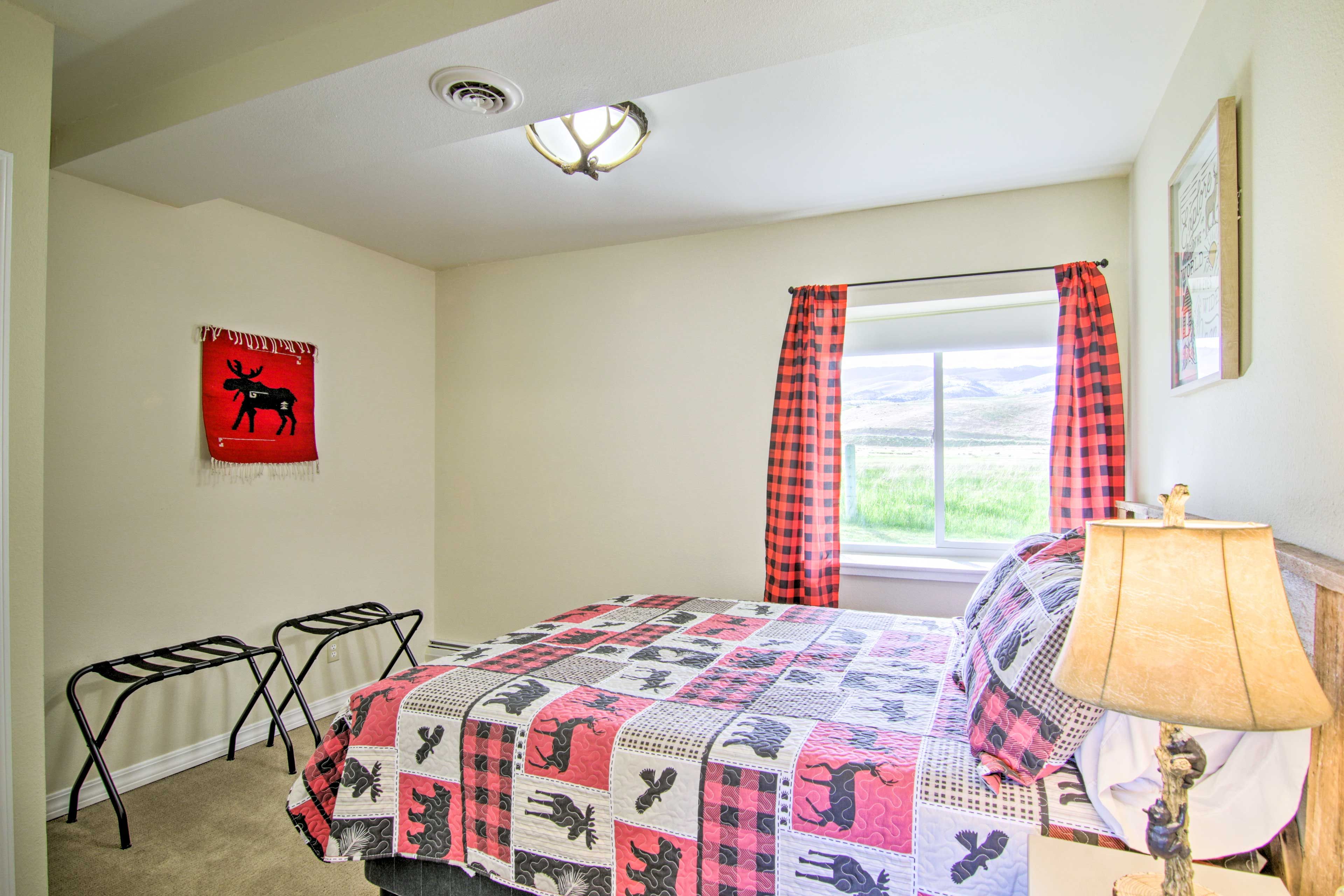 Bedroom 2 | Queen Bed
