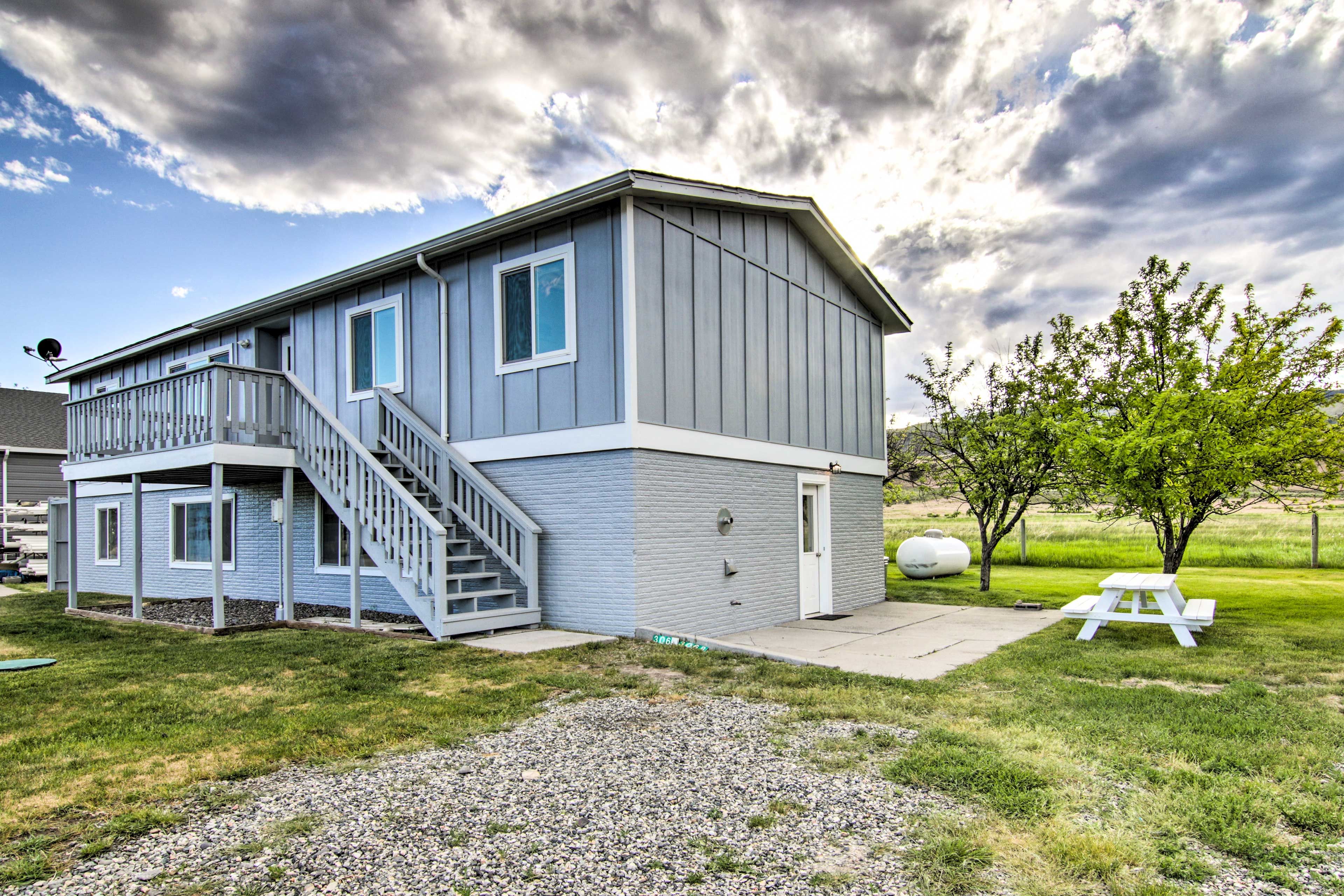 Exterior | Picnic Table