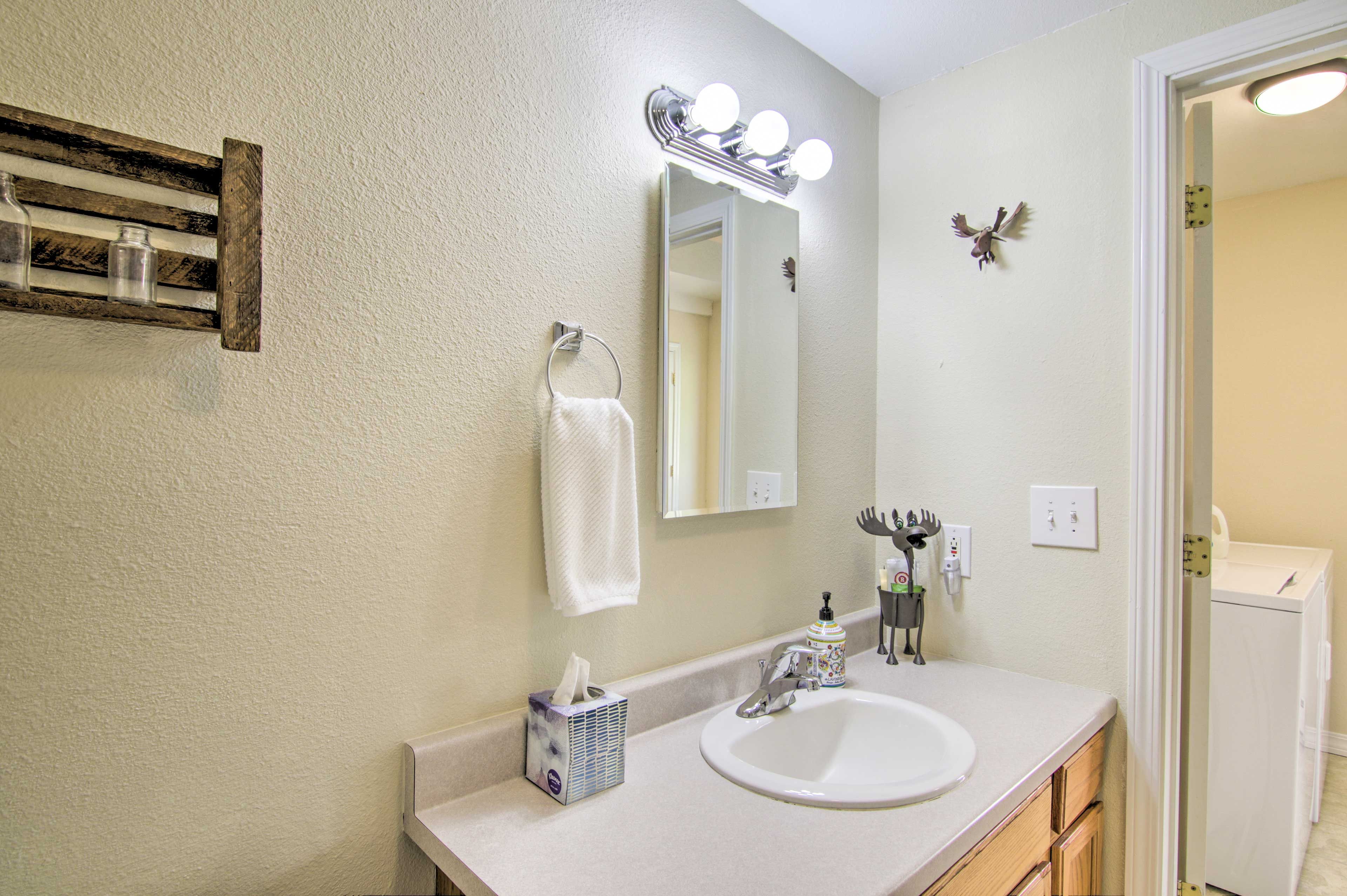 Full Bathroom | Complimentary Toiletries