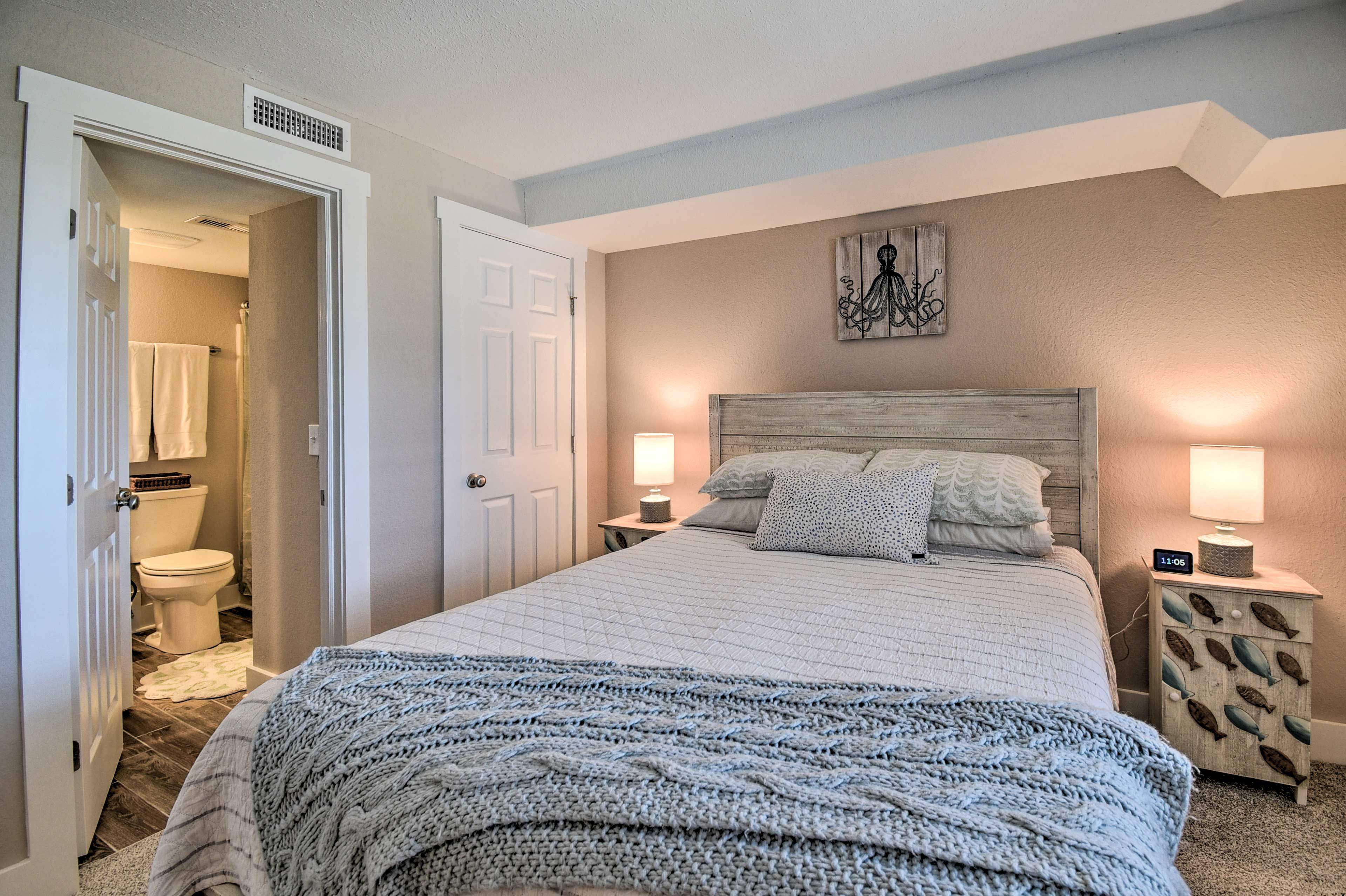 Bedroom 2 | Queen Bed | En-Suite Bathroom