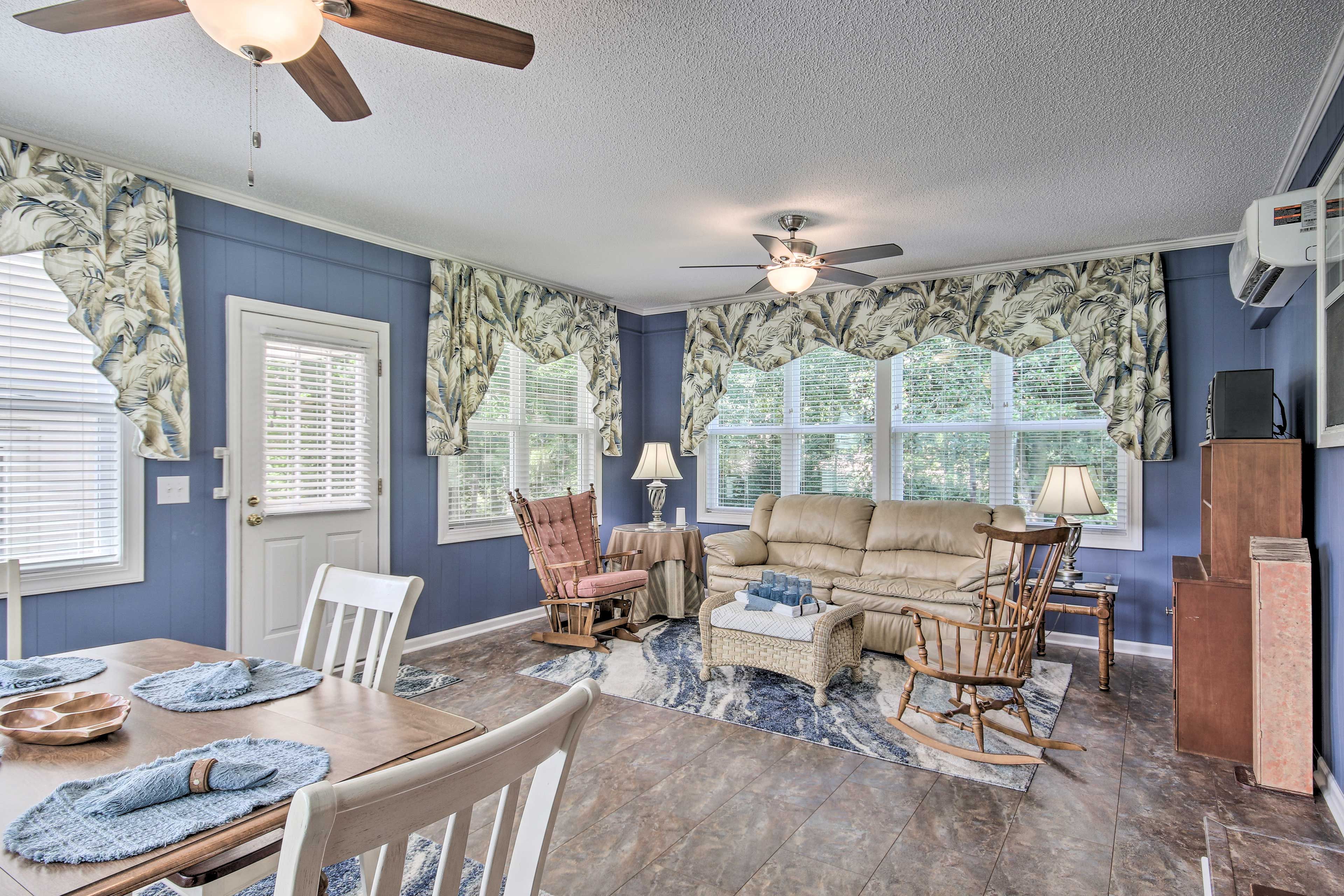Main Living Space | Smart TV | Open-Concept
