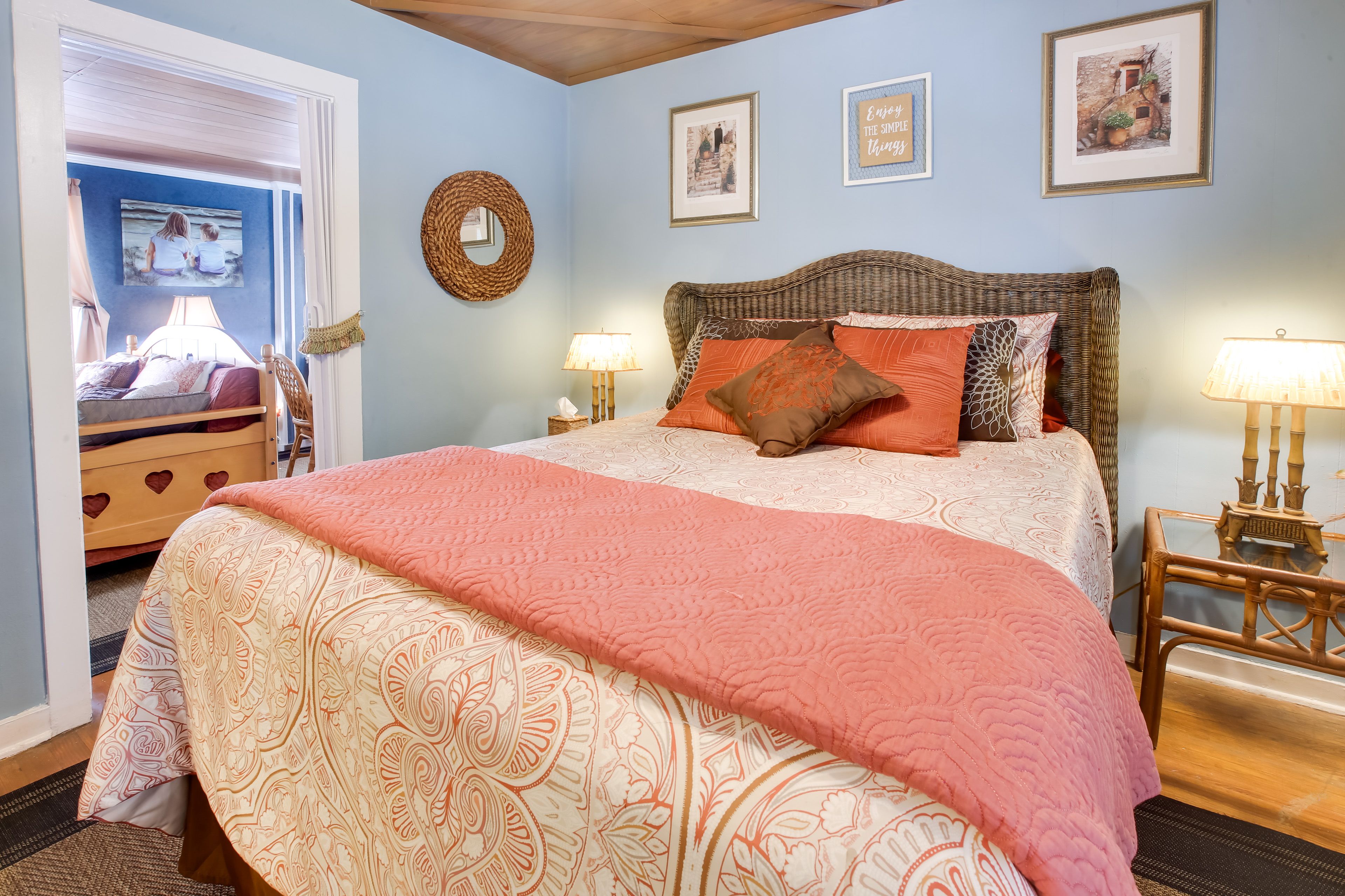 Bedroom | Queen Bed | Linens Provided