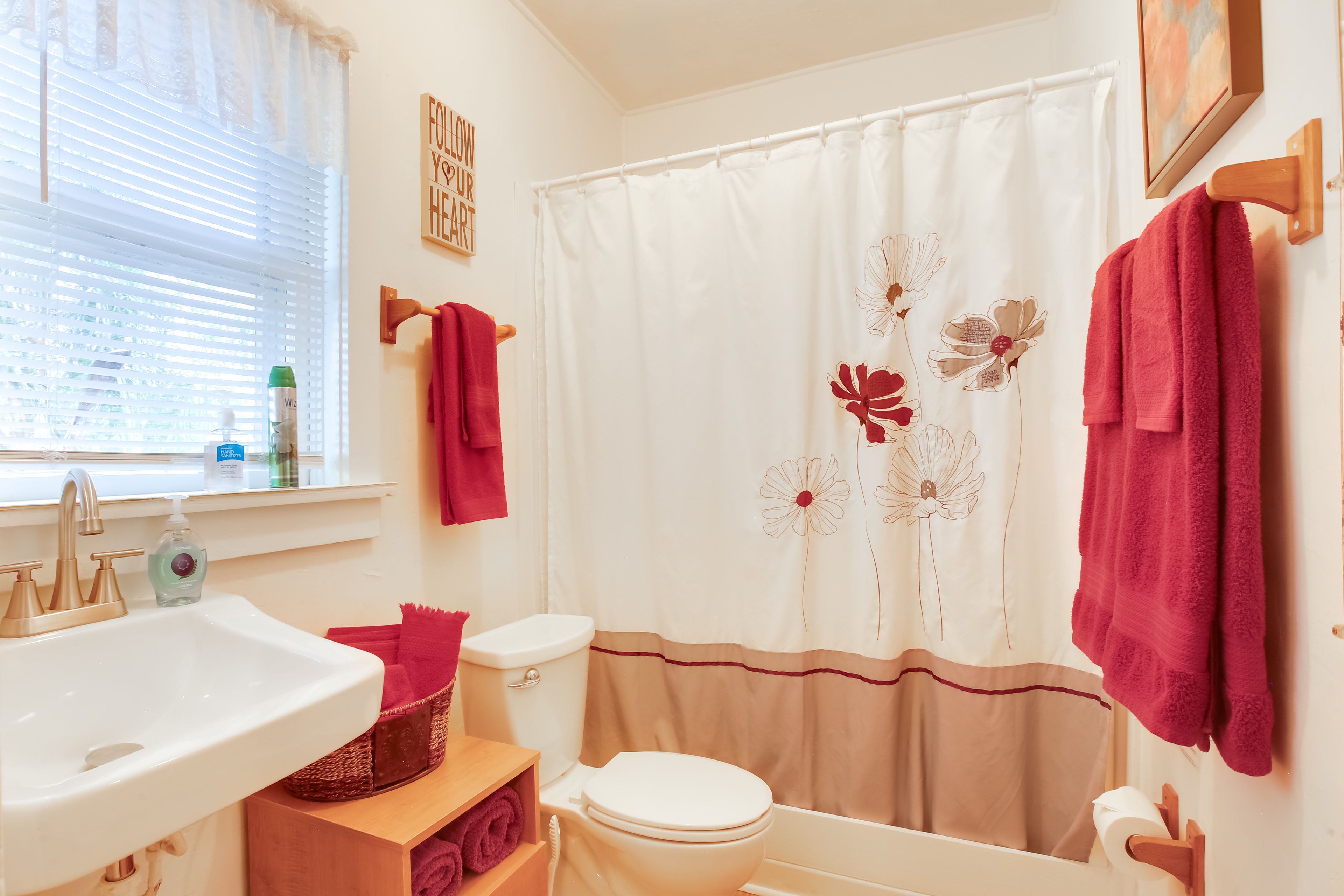Bathroom | Complimentary Toiletries | Towels Provided