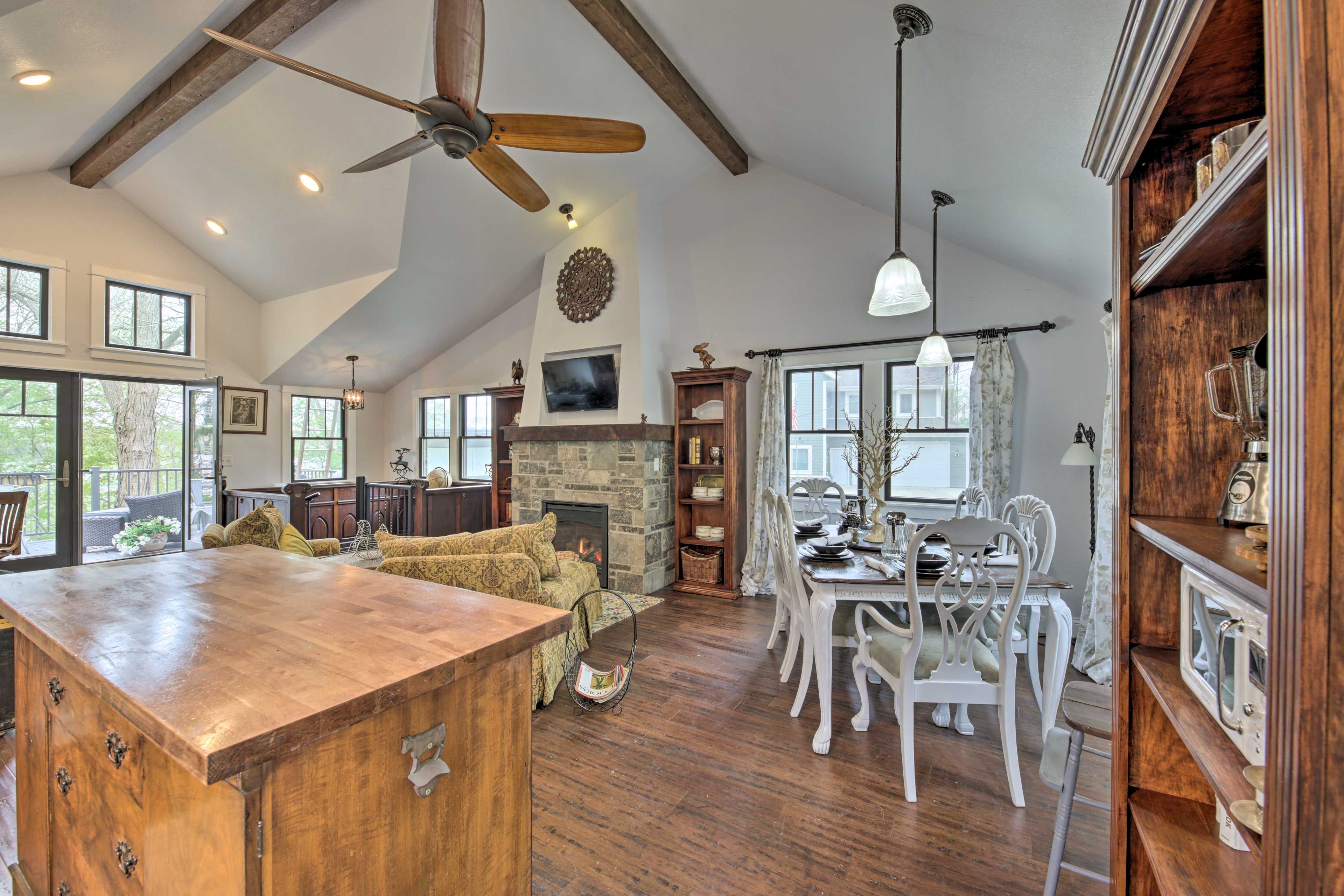 Open Interior | Upper Level | Central A/C | Gas Heating | Free WiFi