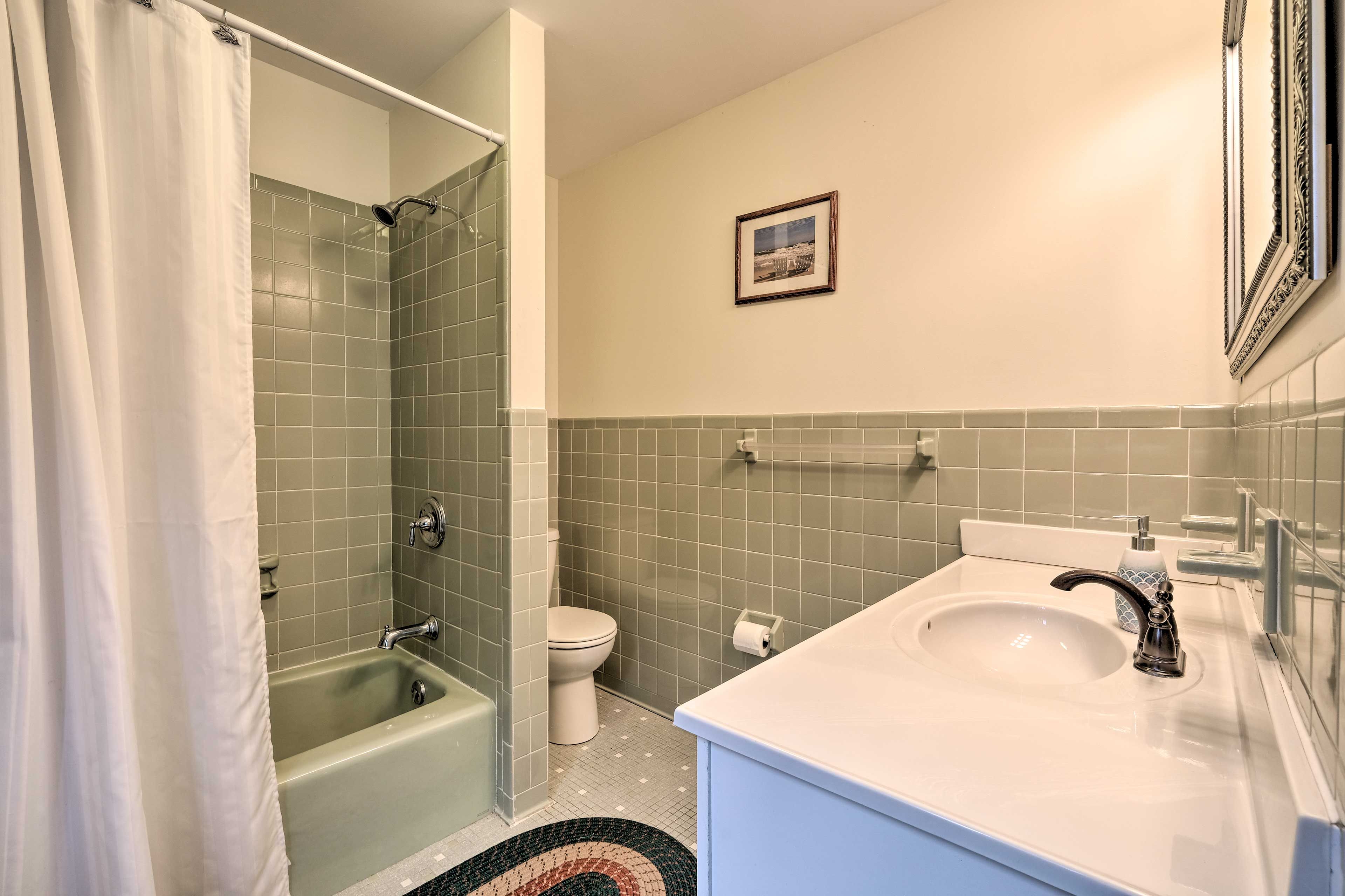 En-Suite Bathroom | Towels Provided
