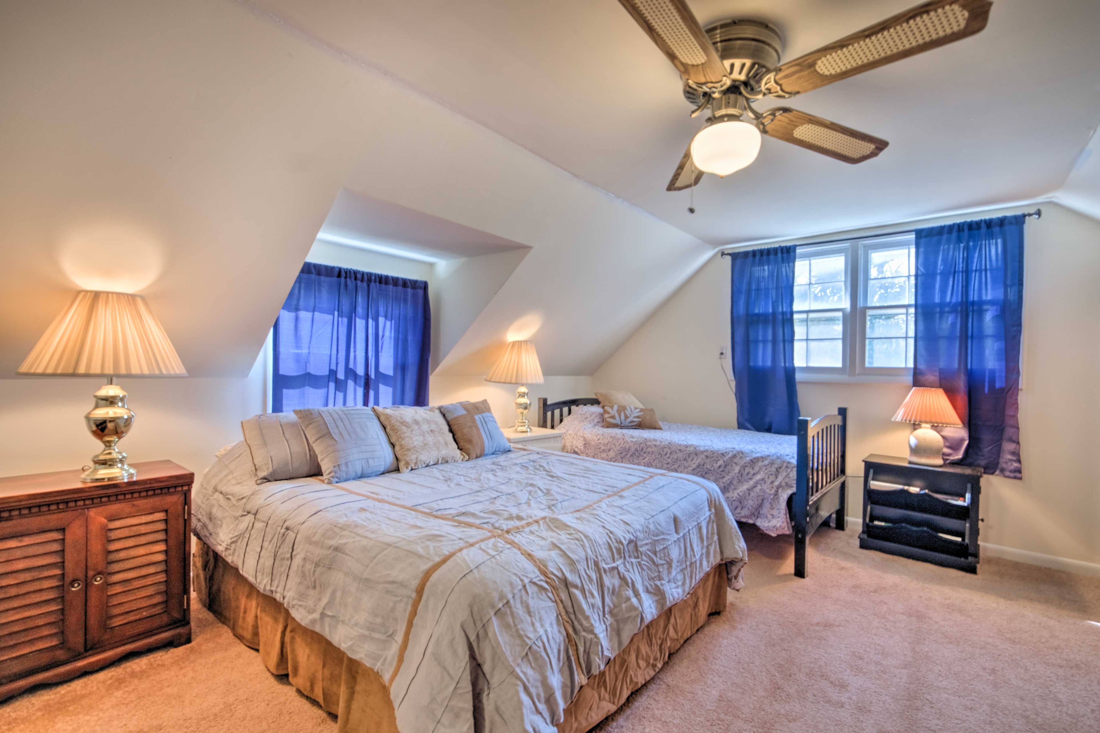 Bedroom 2 | Queen Bed | Twin Bed