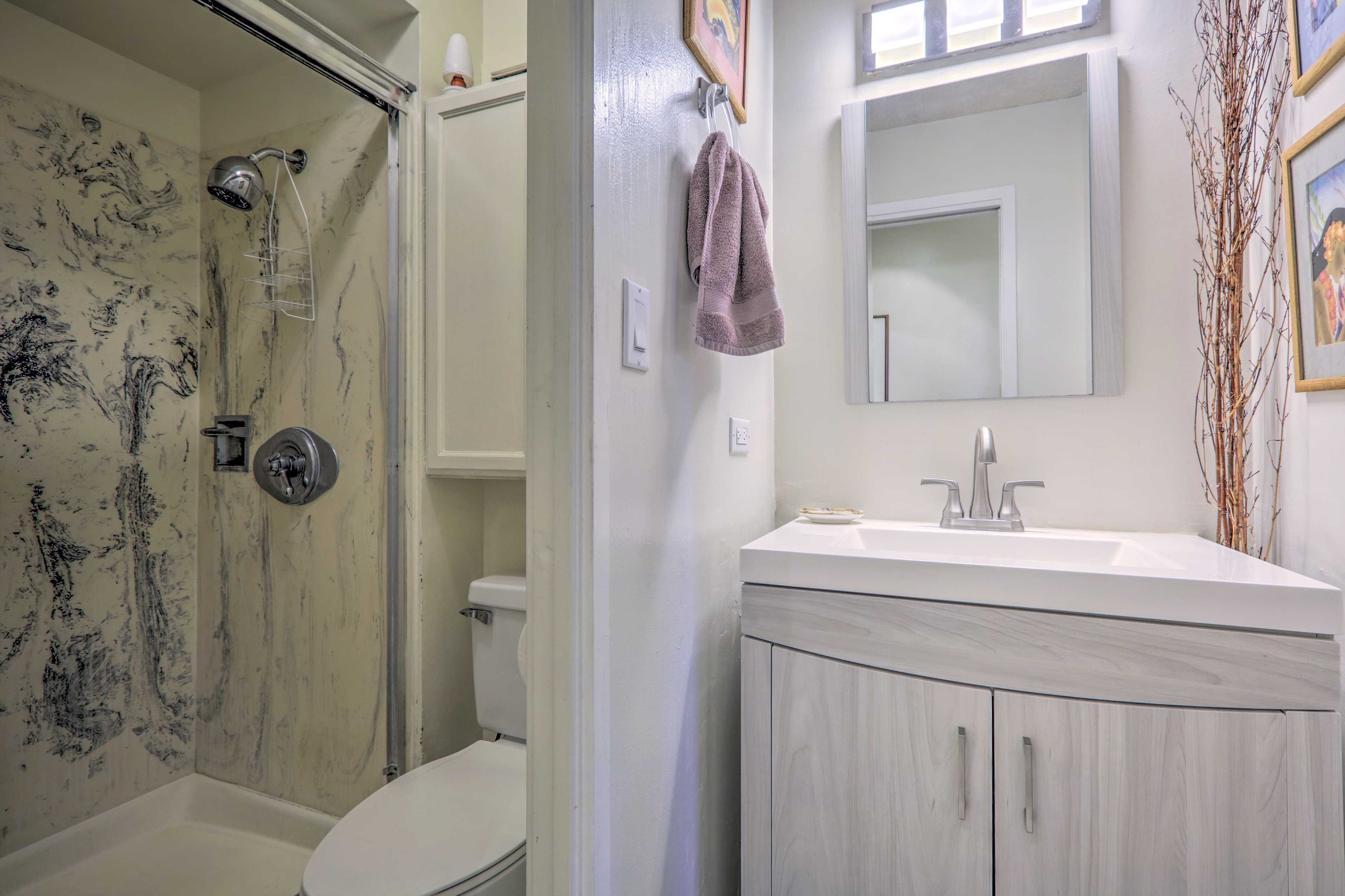 Full Bathroom | Towels Provided