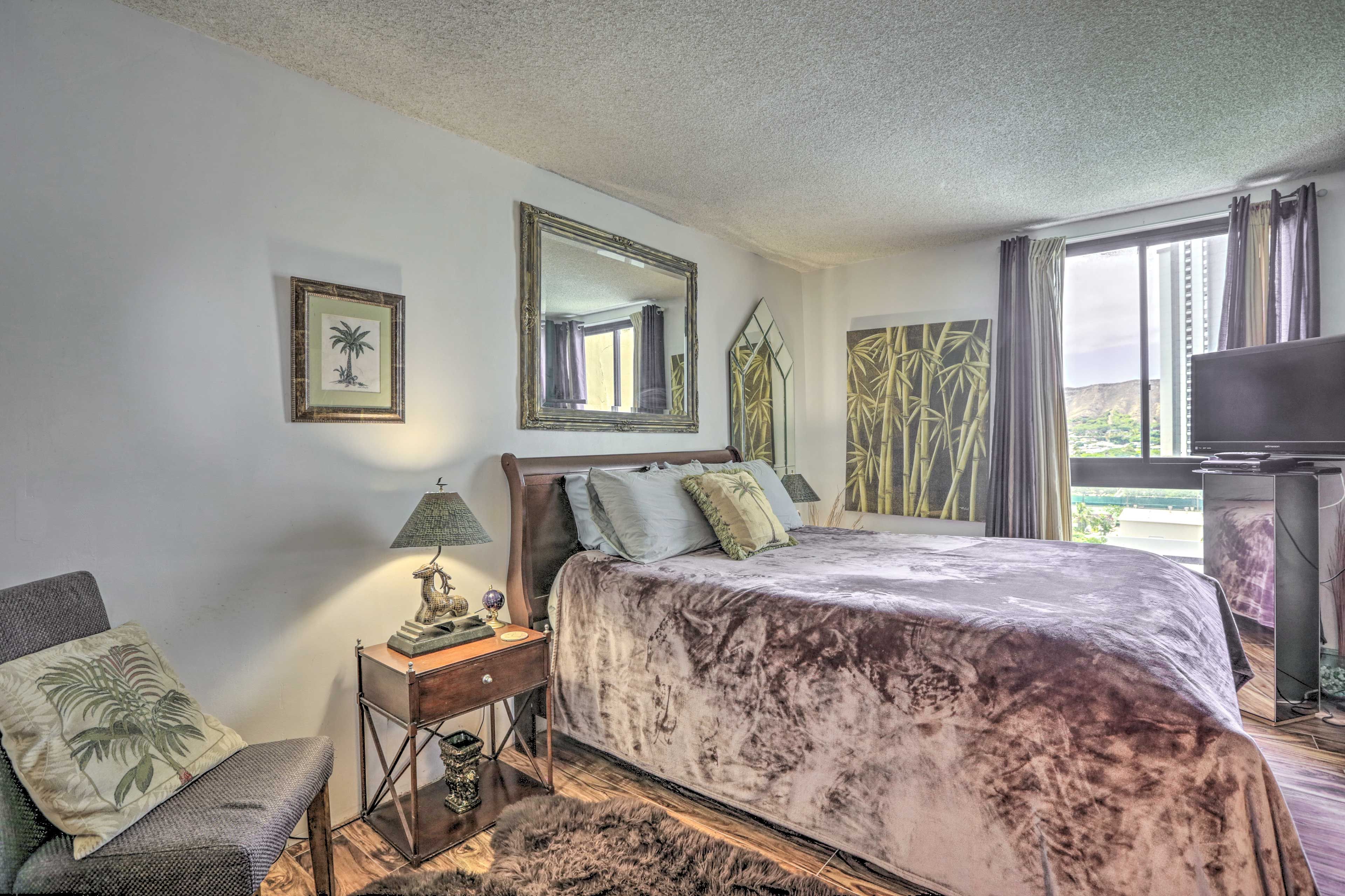Bedroom 1 | Queen Bed | Linens Provided