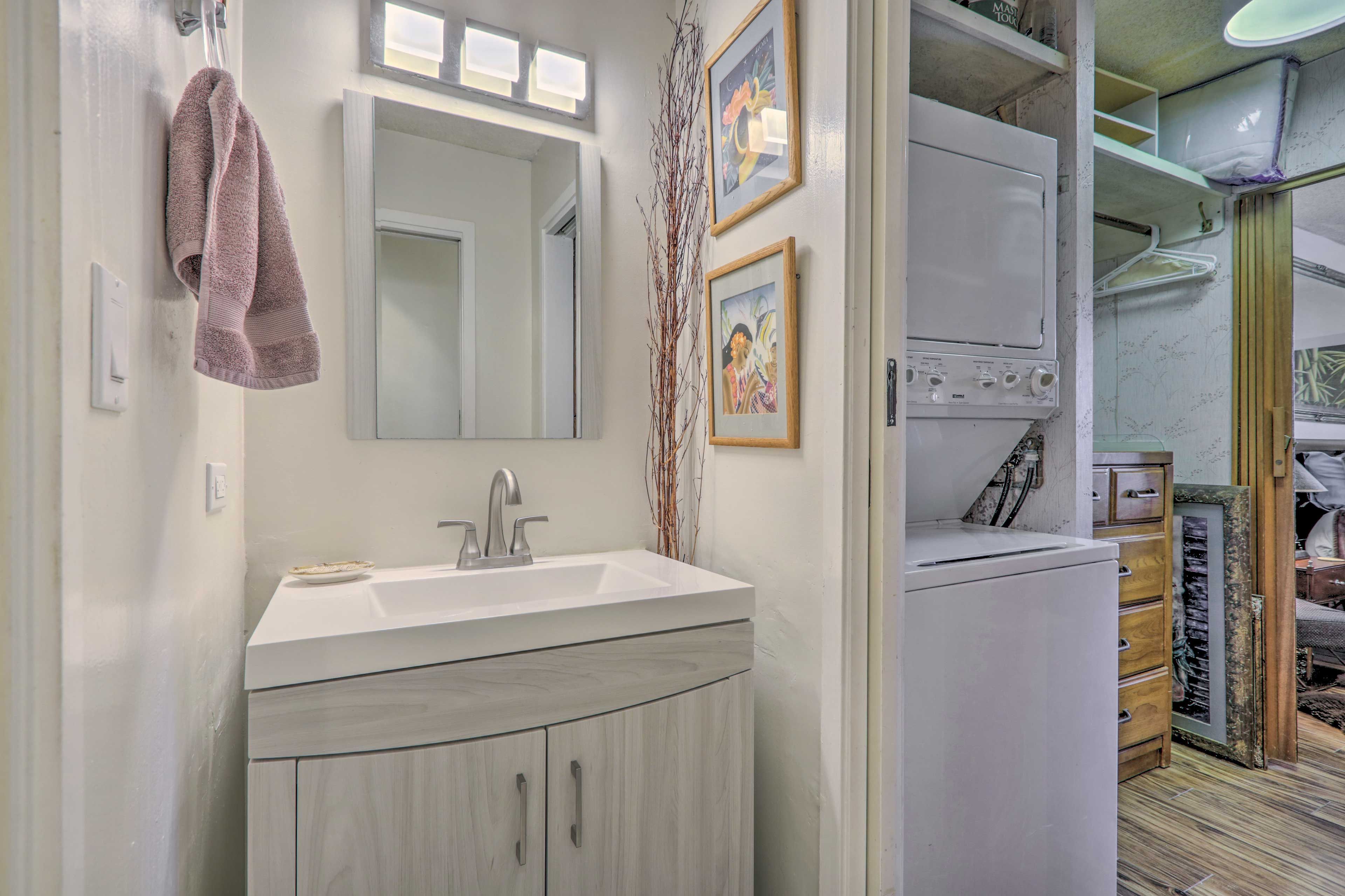 Full Bathroom | In-Home Laundry