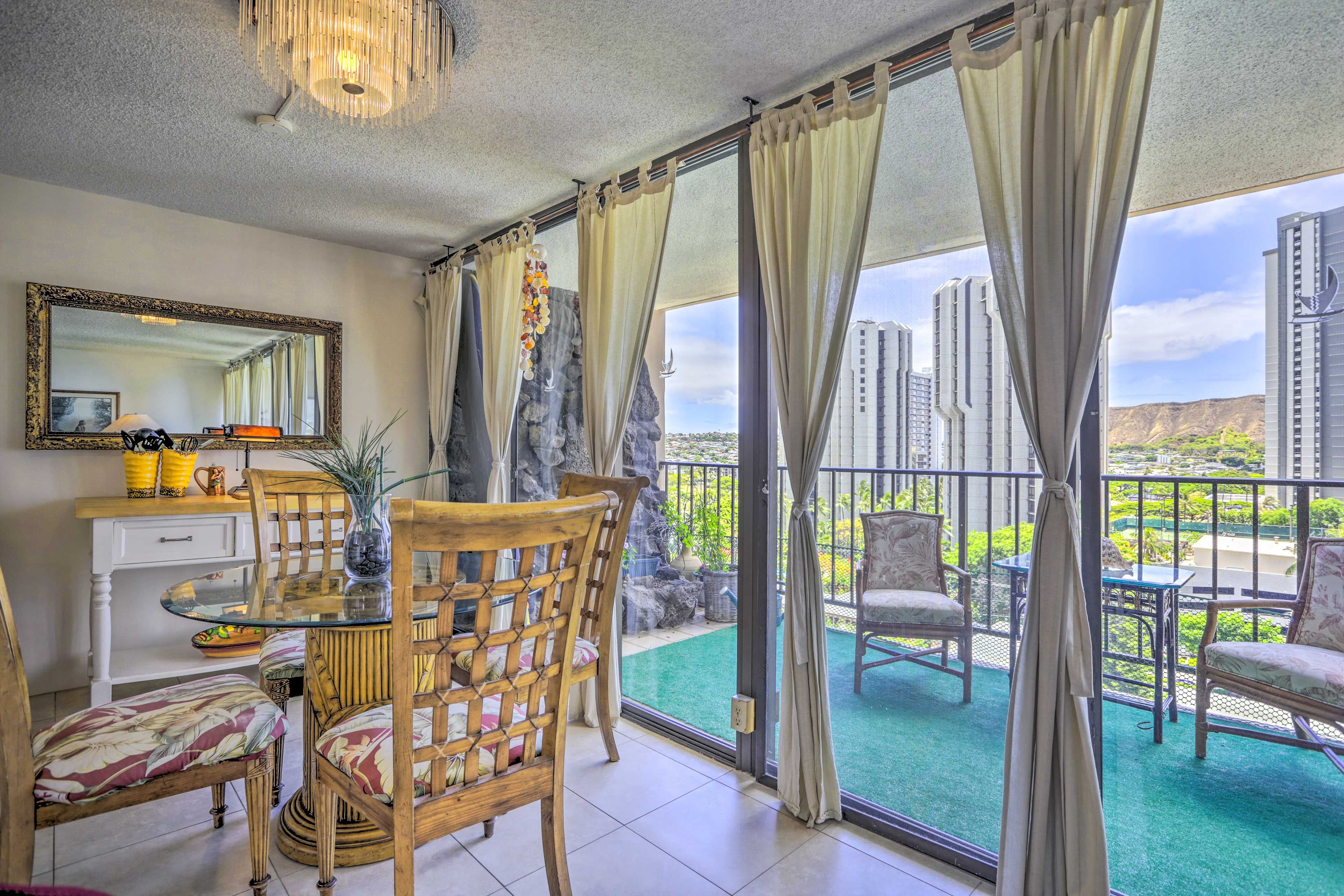 Dining Area | Dishware Provided
