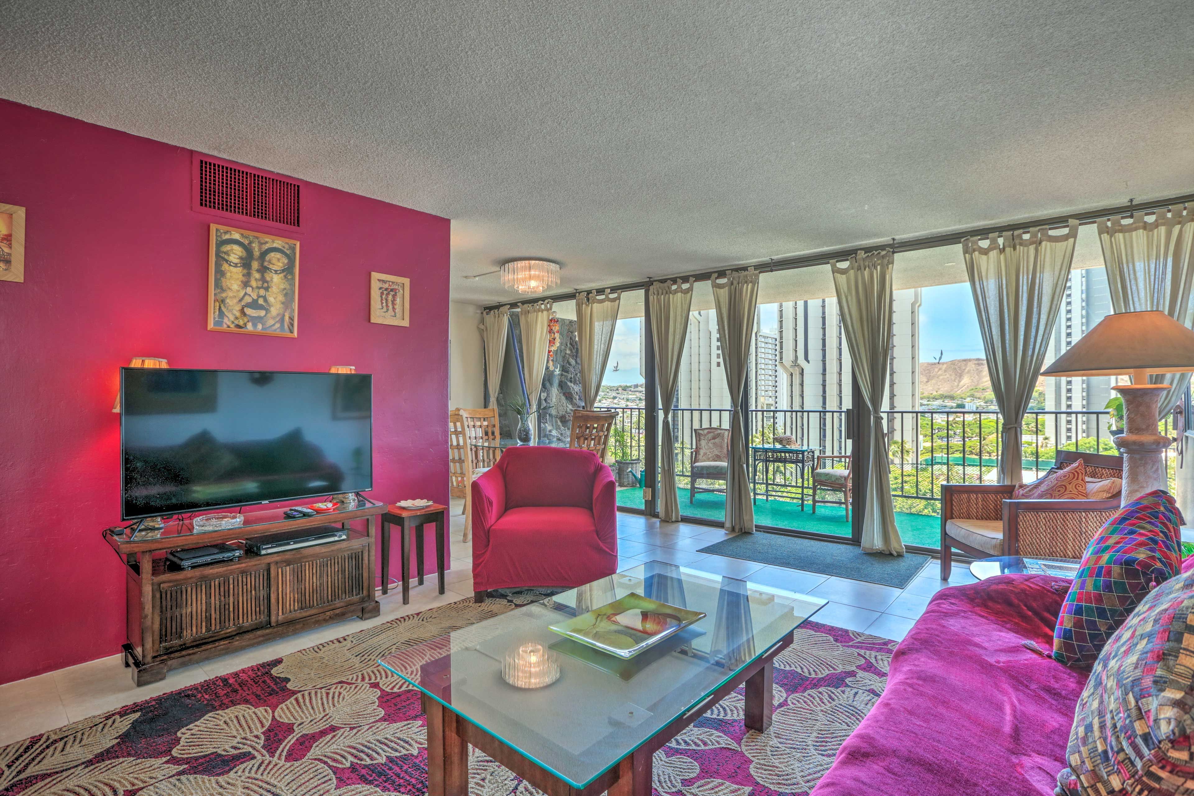 Living Room | Elevator Access | Cable TV